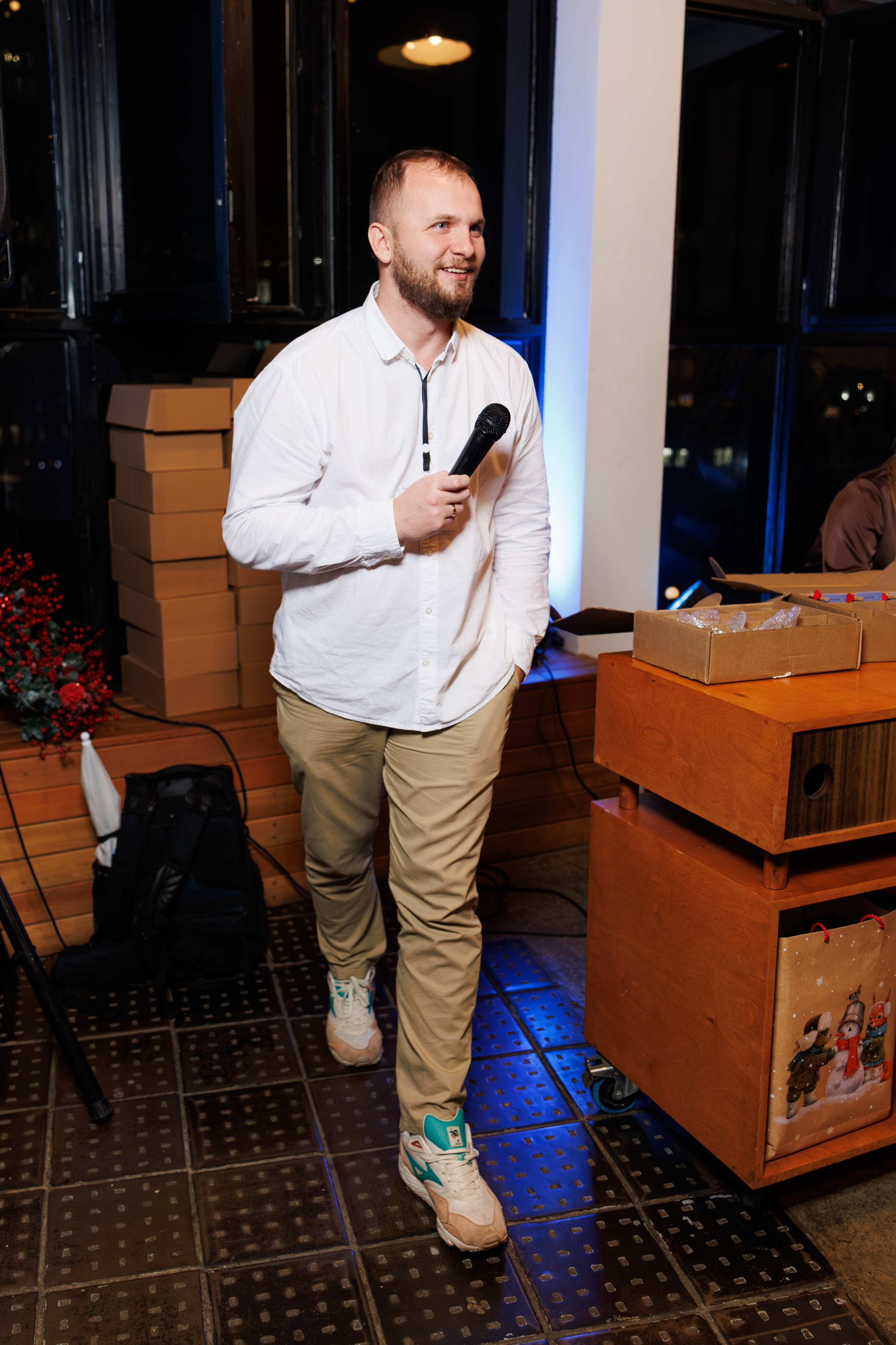 Фотография директора компании на корпоративном мероприятии в Москве.