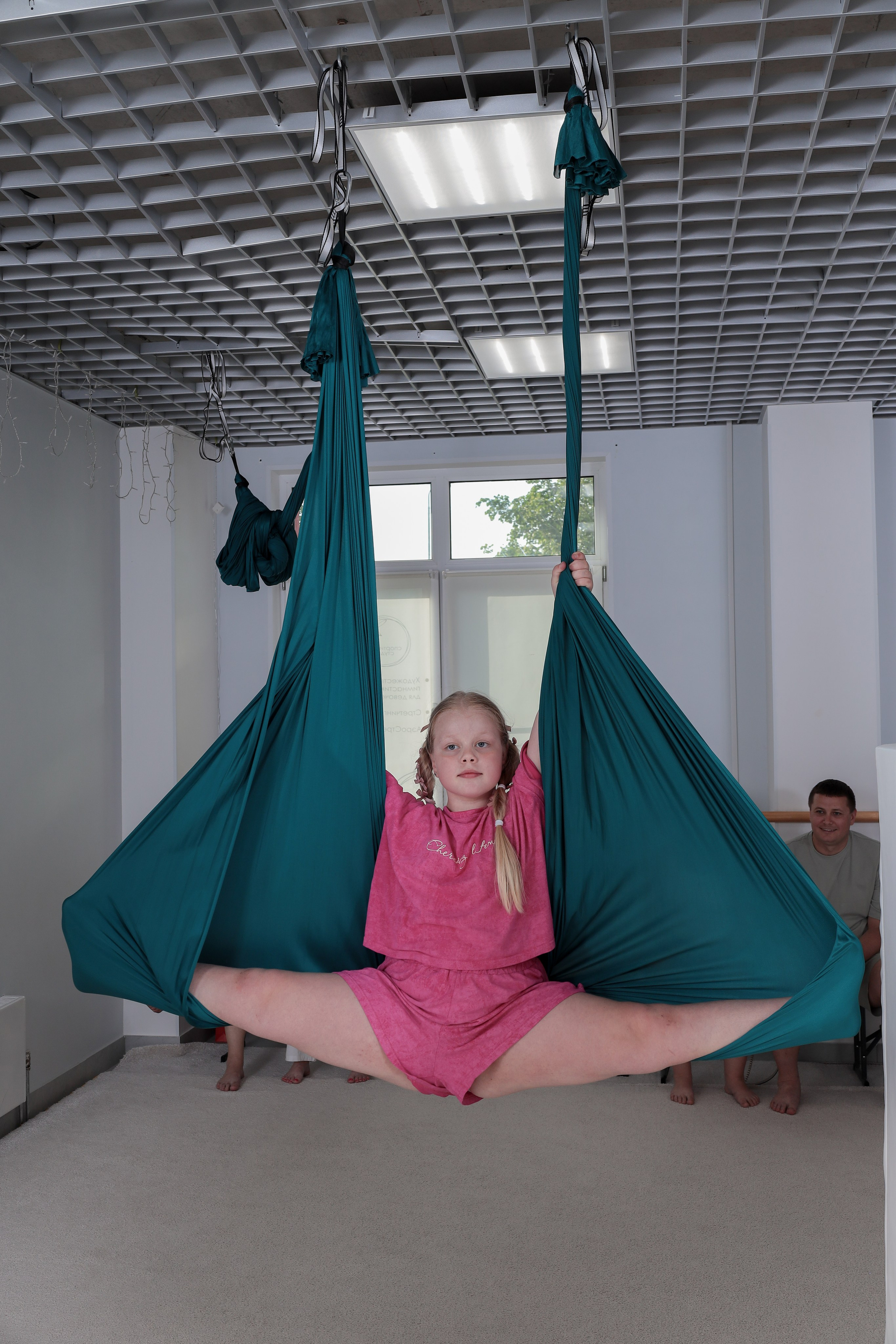 Детская аэройога. Фотограф Надршина Лилия