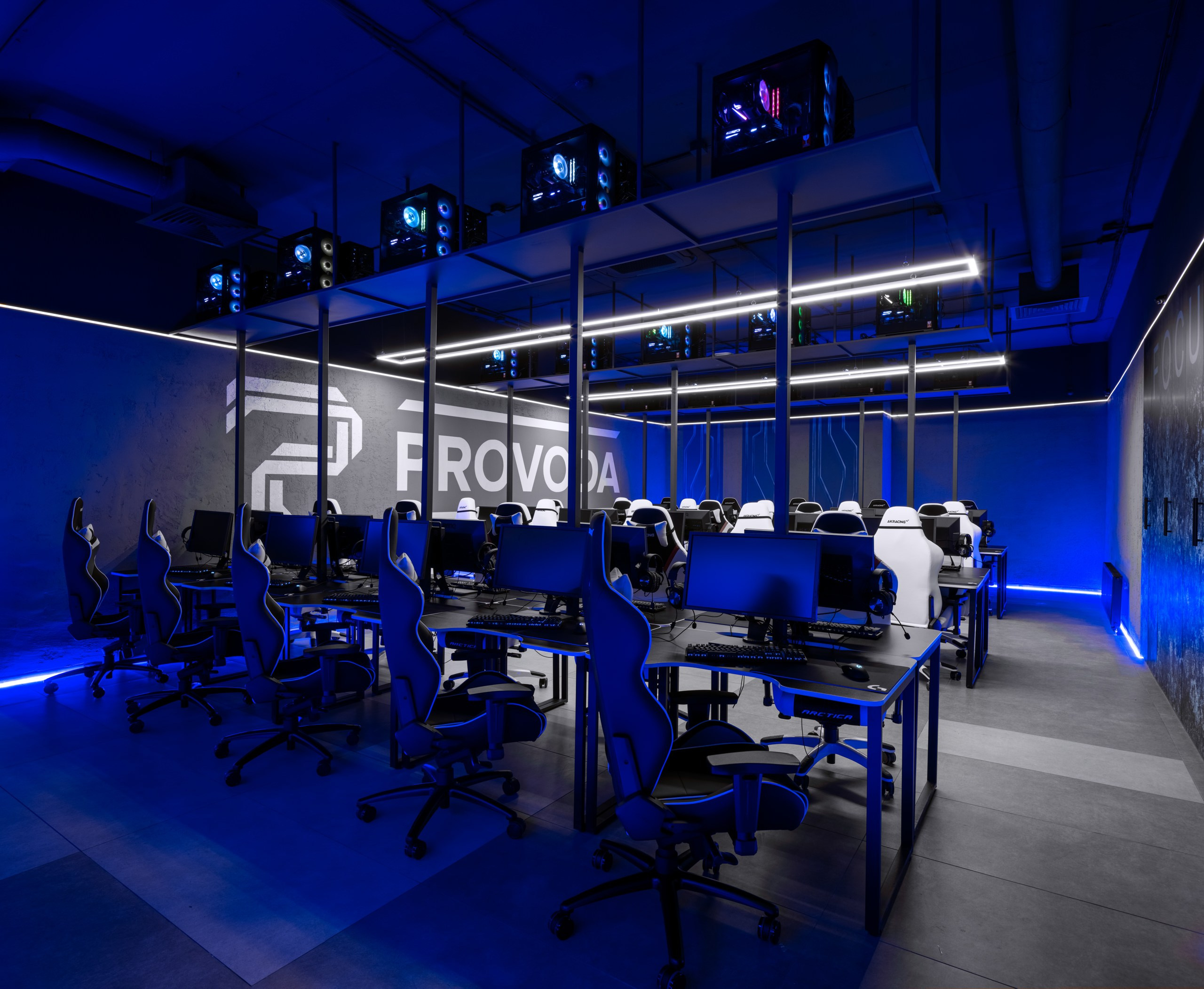 Первый топовый компьютерный клуб "Provoda" - Фотограф Коваль Илья. Коваль Илья — Интерьерный и архитектурный фотограф
