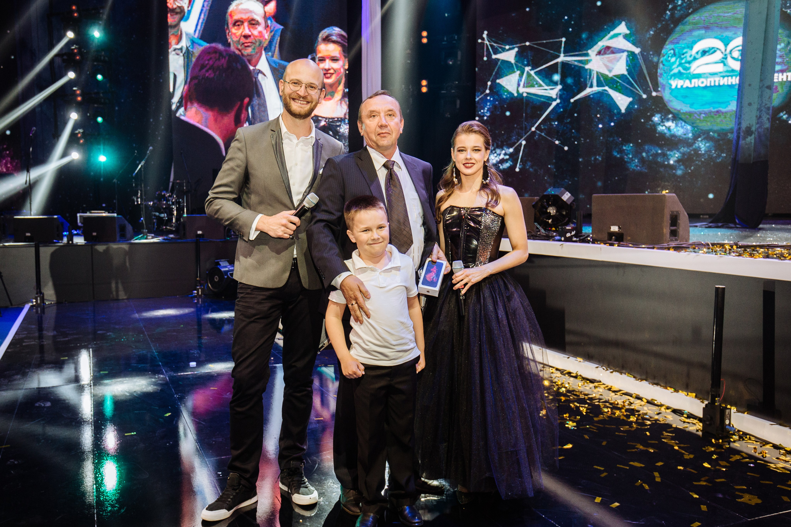 "УралОптИнструмент" 20    лет. Это было феерично!. Портфолио свадебного фотографа. Роман Каргаполов