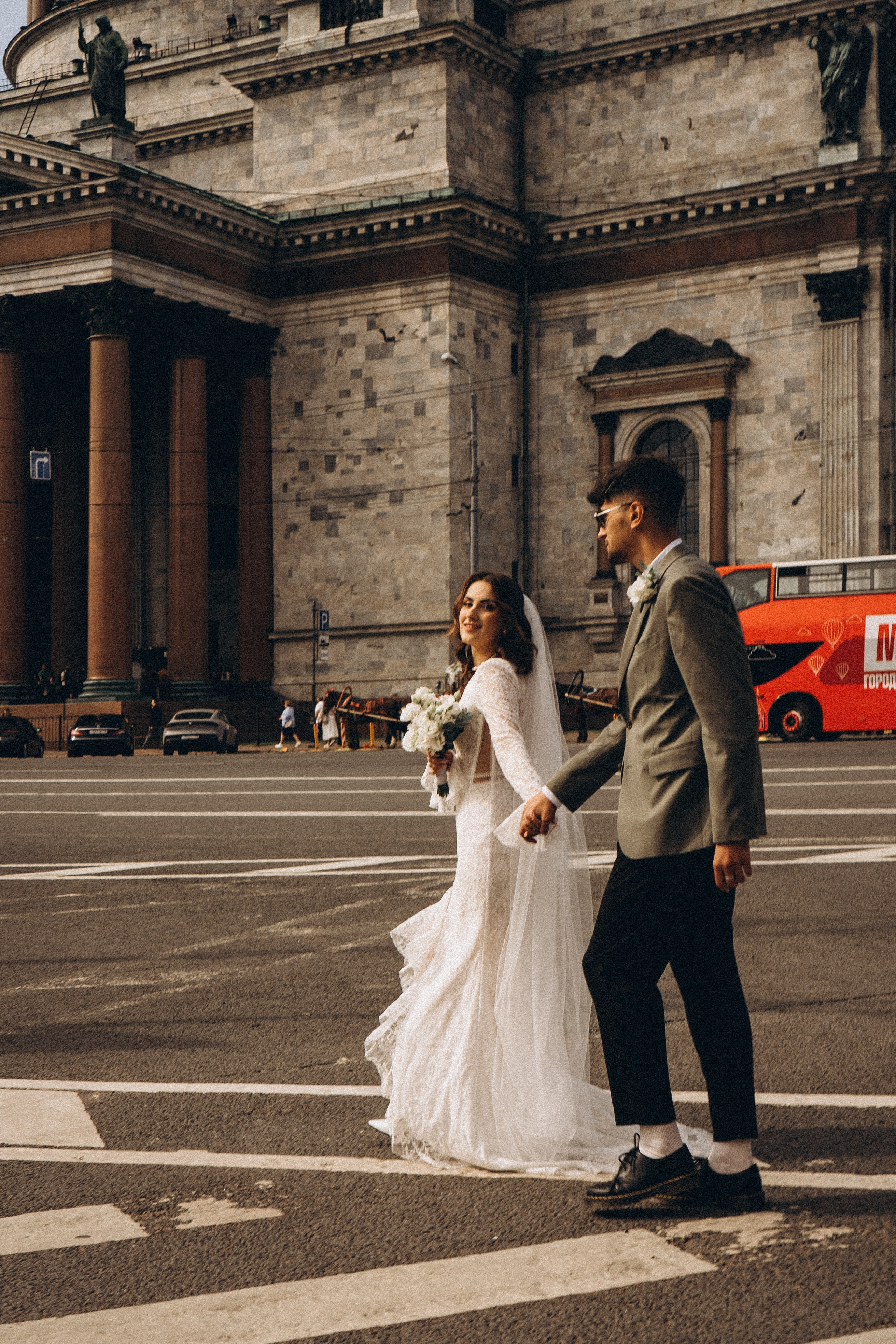 СВАДЕБНАЯ ПРОГУЛКА ВОЗЕ ИСАИКЕВСКОГО СОБОРА АСТОРИИ И ЗАКОНОДАЛЕТНОГО СОБРАНИЯ. Профессиональный фотограф, Санкт-Петербург — Виктория Богомолова