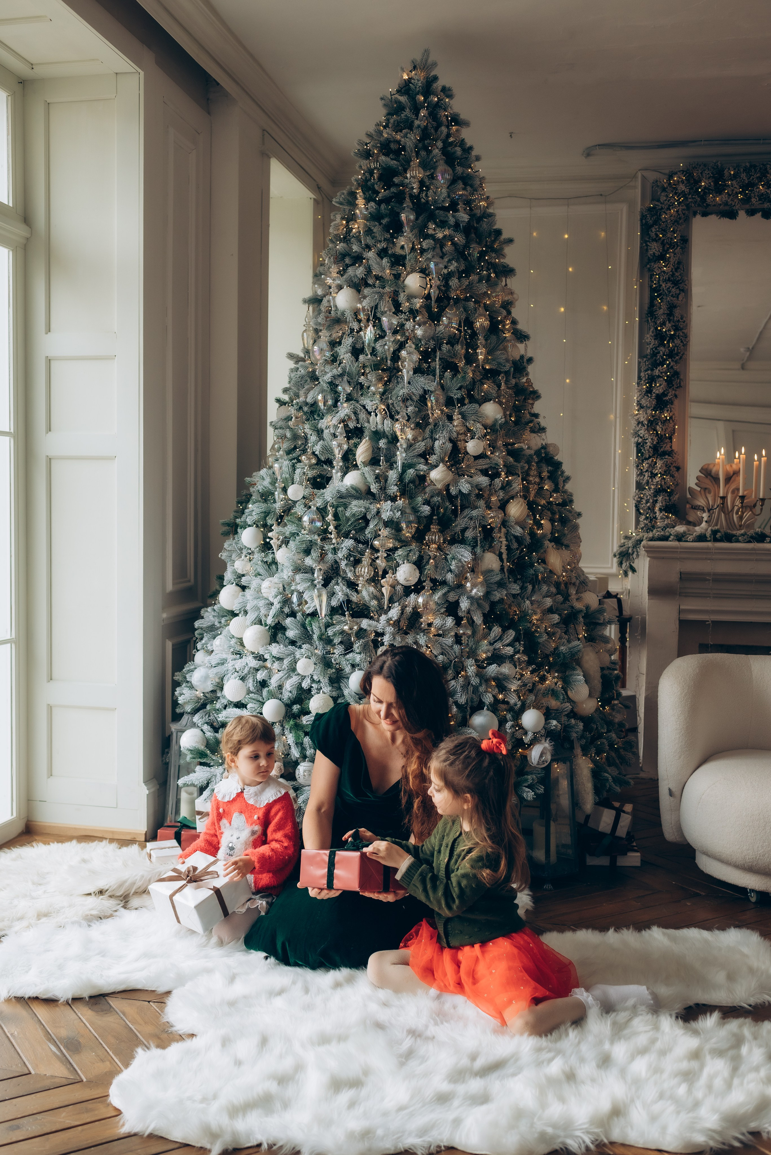 Новогодняя съемка Ксюша с дочками. Семейный фотограф в Тюмени Ксения Мязитова