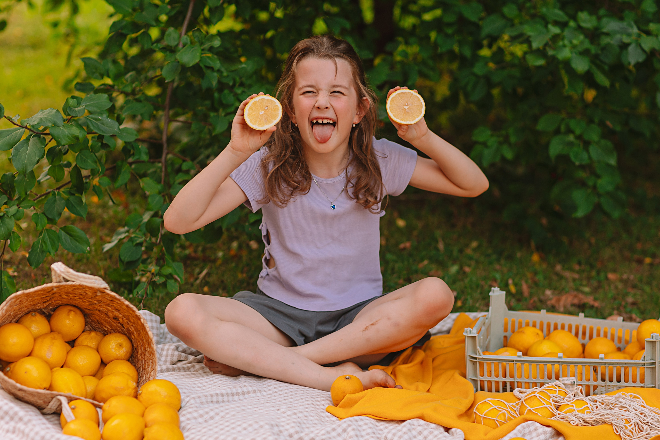 Лимоны. Семейный фотограф Тюмень, фотограф на роды Салмина Мария