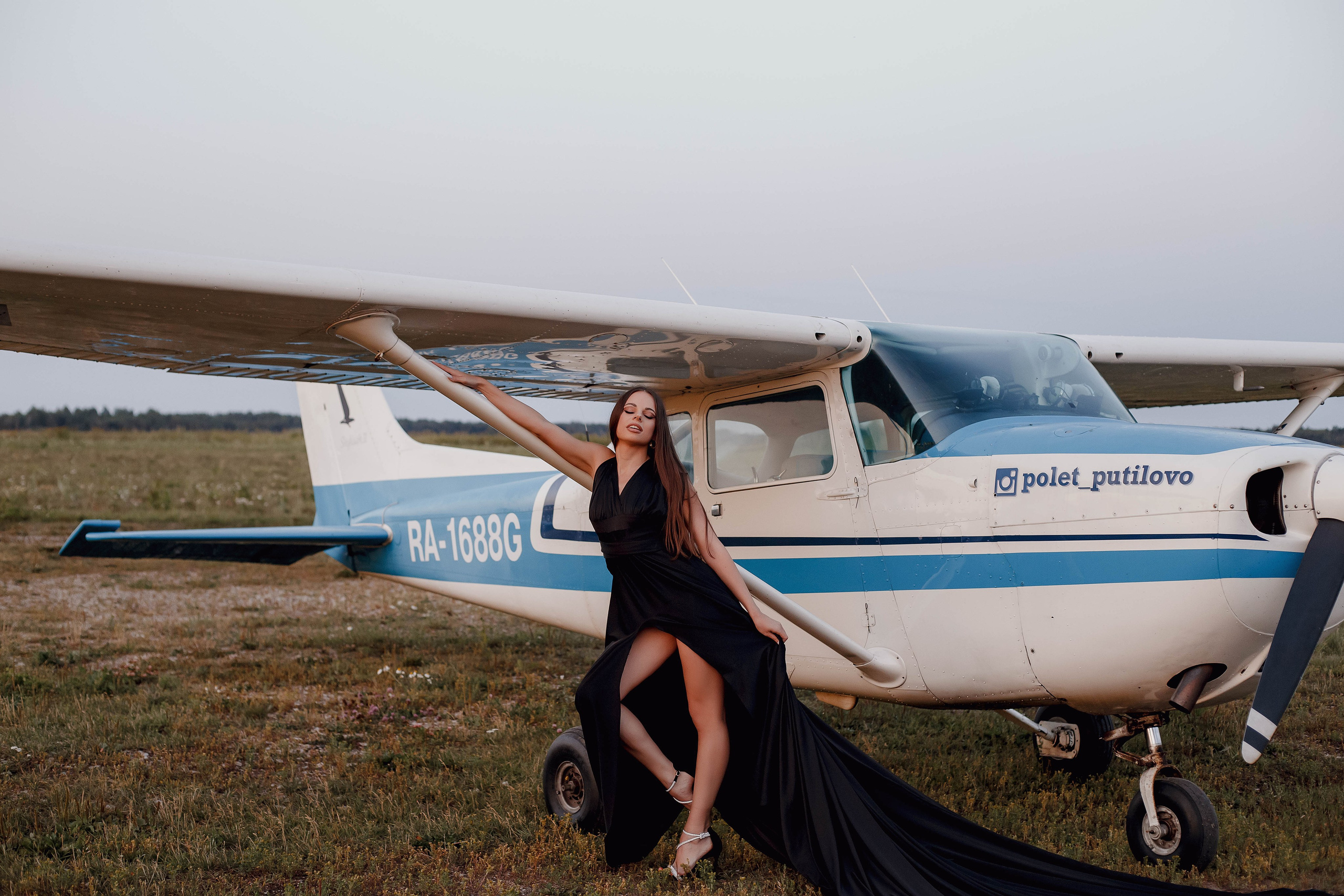 На взлетной полосе. Свадебный фотограф Санкт-Петербург  Москва