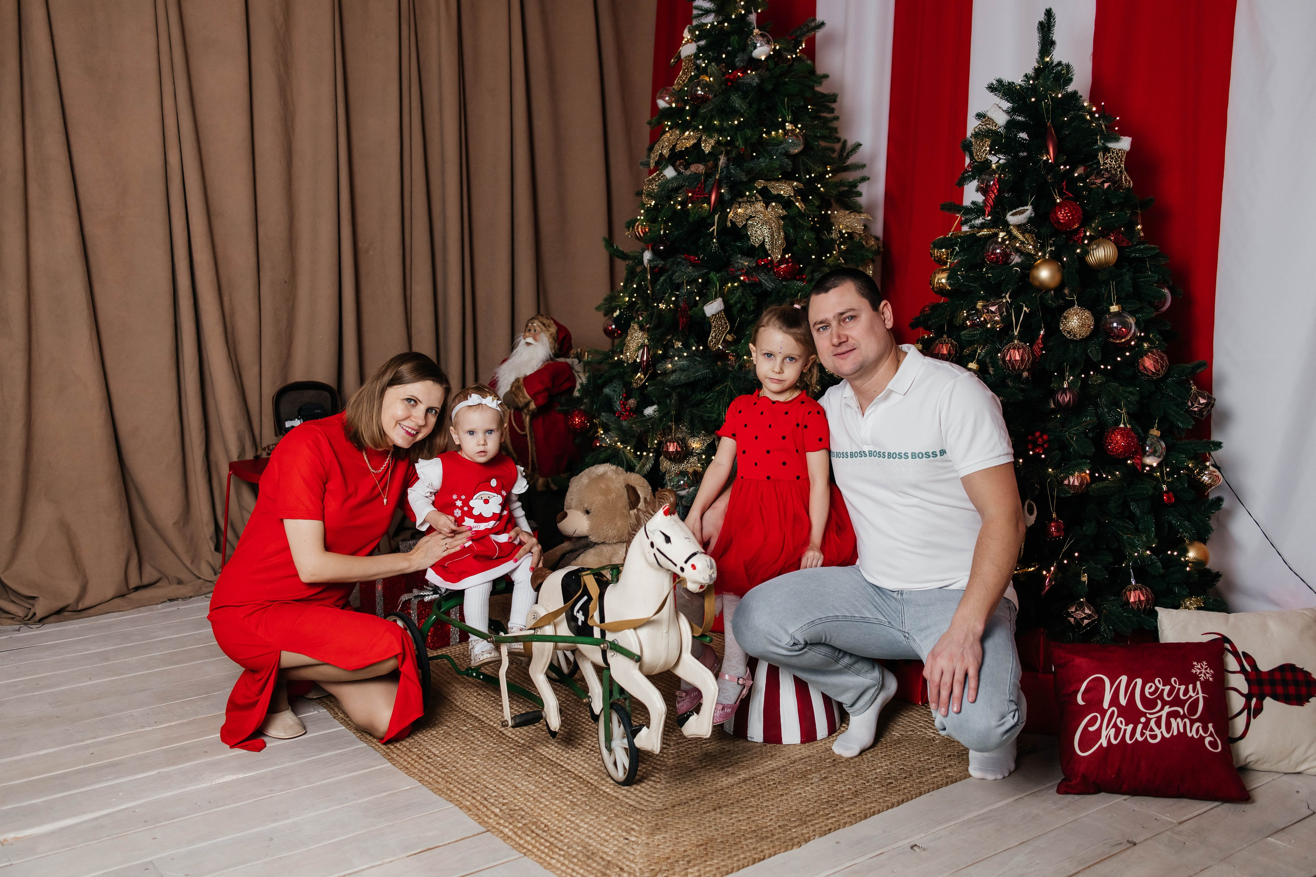 Семейная фотосессия Татьяна НГ 2026. Женский фотограф в Оренбурге Ирина Заводчикова