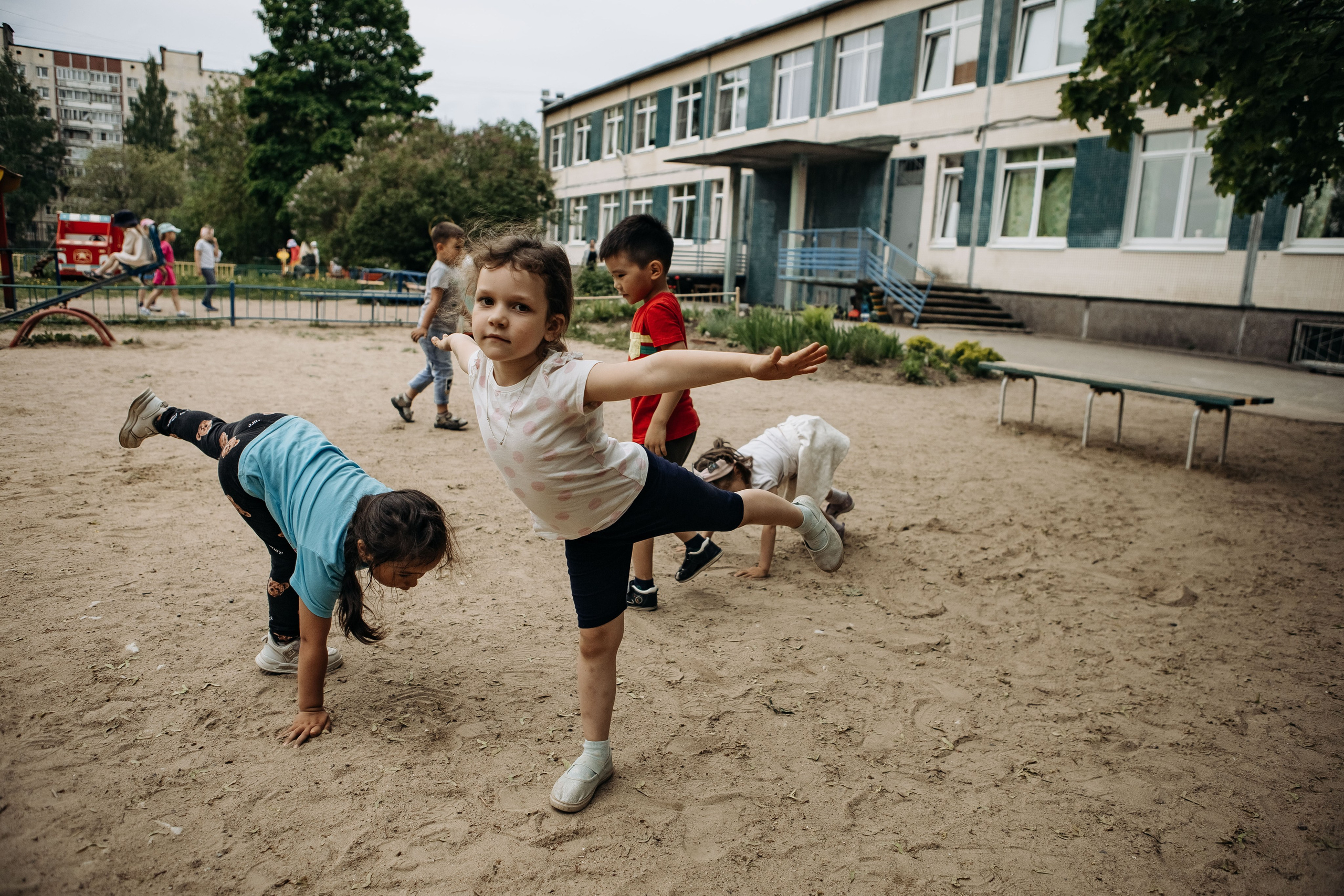 Съемка в саду, лето. Свадебный семейный фотограф в Санкт-Петербурге СПб Евгения Гинзбург