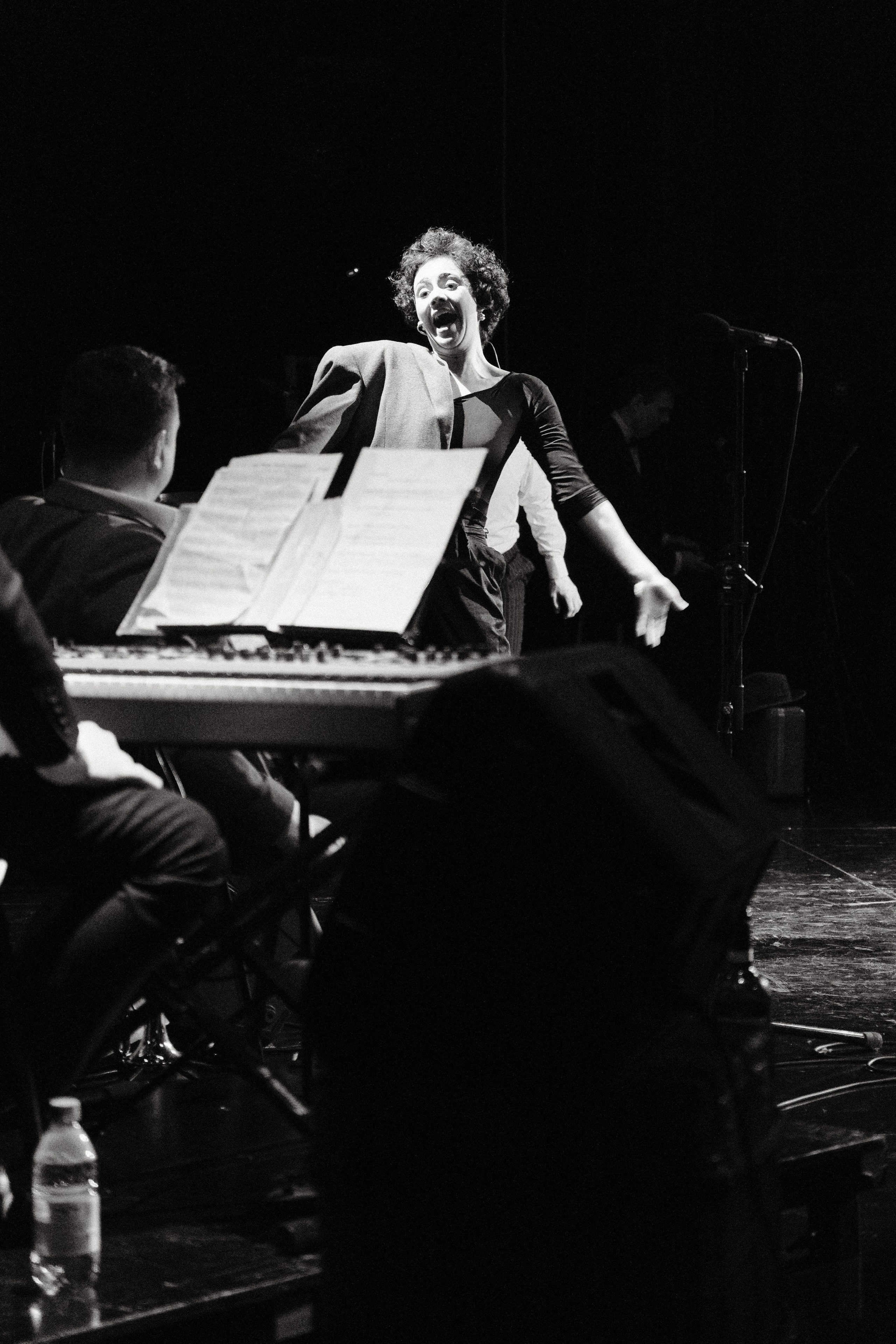 Фотосъёмка спектакля «Счастливые поют». Портретный и репортажный фотограф в Алматы Поваляев Дмитрий