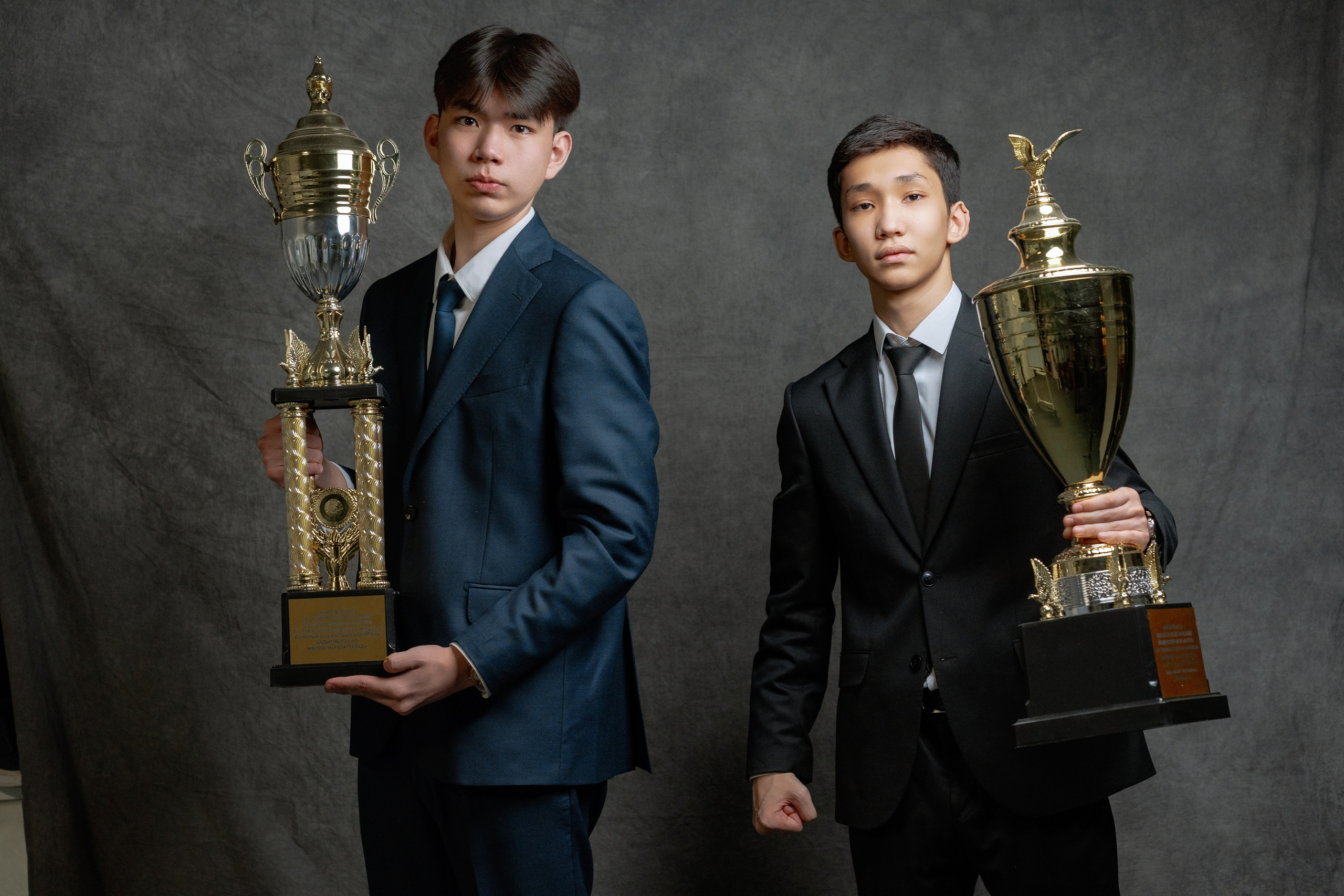 По двое. Выпускные альбомы в Нур-Султане (Астана) и по всему Казахстану