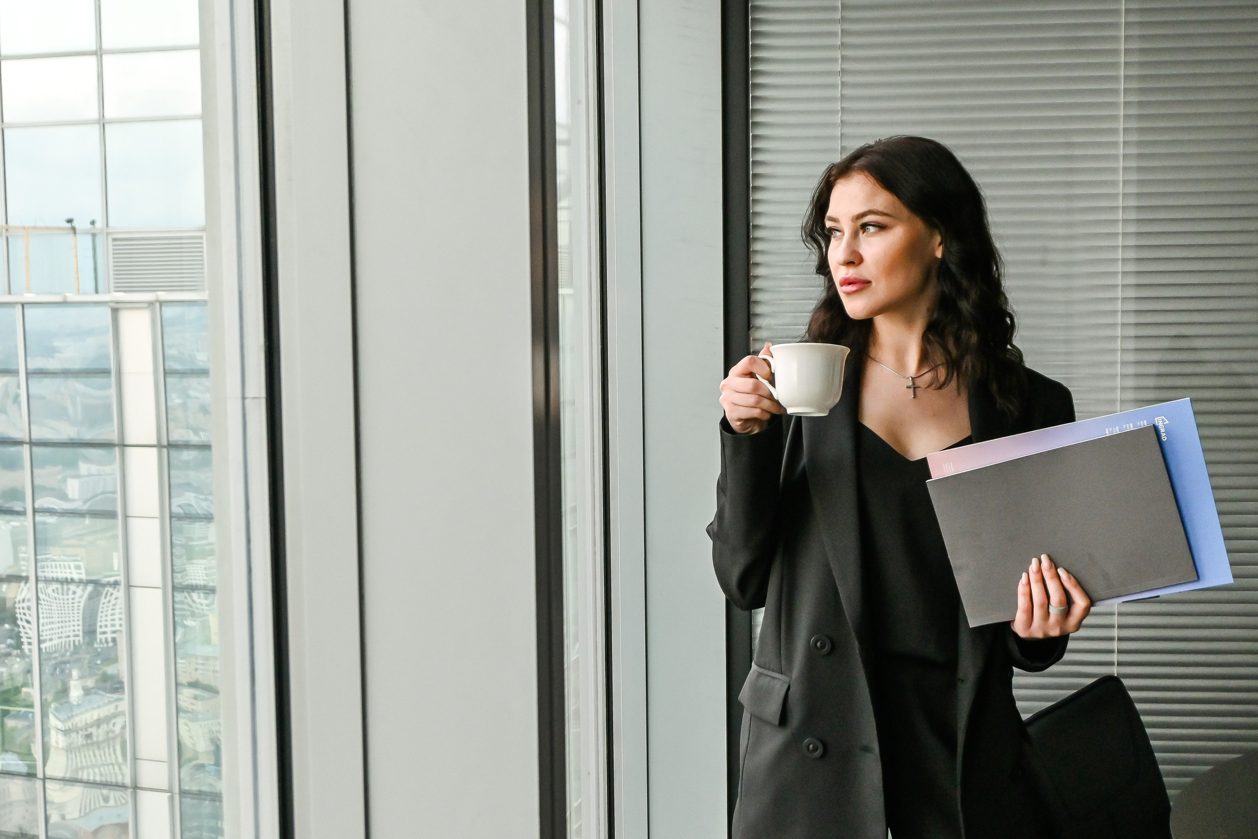 ДЕЛОВАЯ В СИТИ ОФИС. Фотограф для бизнесконтента, репортажей и семейного альбома в Москве