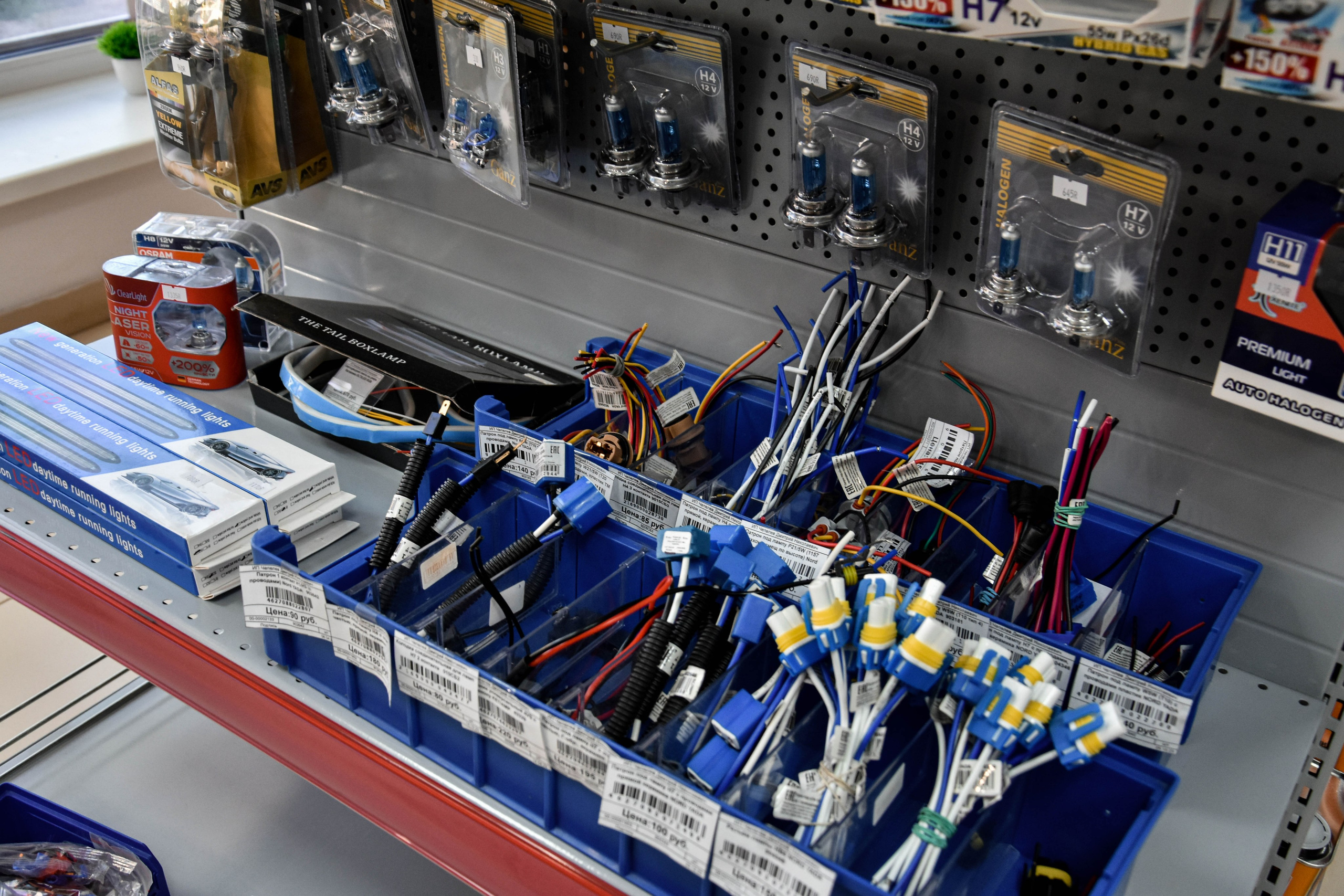 Салон запчастей. Женский фотограф в Людиново и Киров