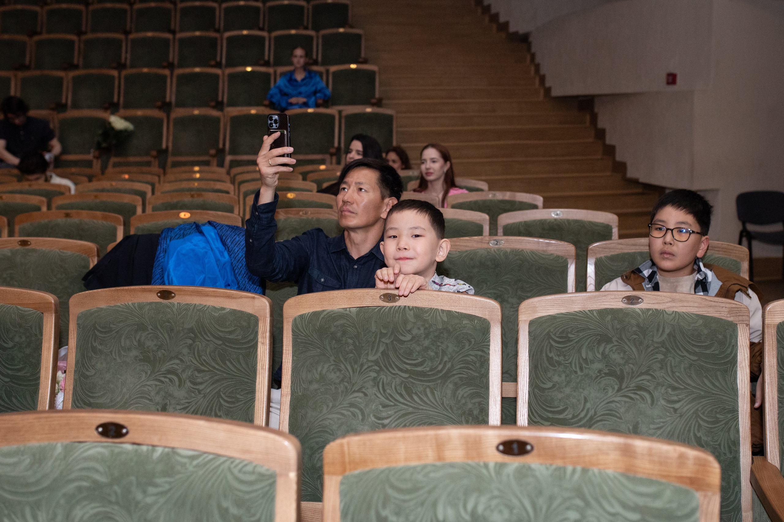 Закулисье отчетного концерта студии балета и растяжки «Левита». Фотограф в Новосибирске Ася Зверева