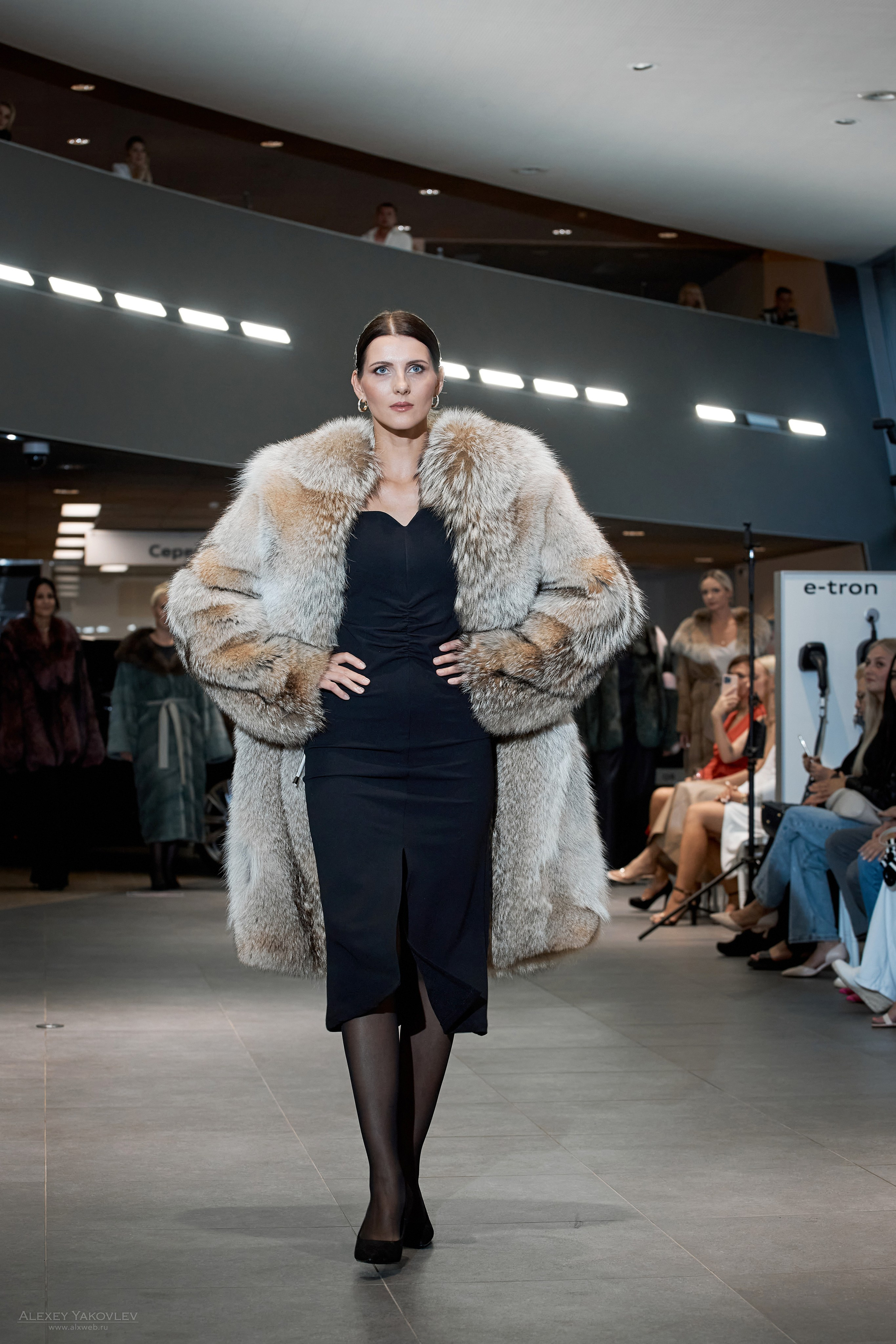 Модный показ PRE-FALL модельной школы Modeling+. Фотограф Алексей Яковлев