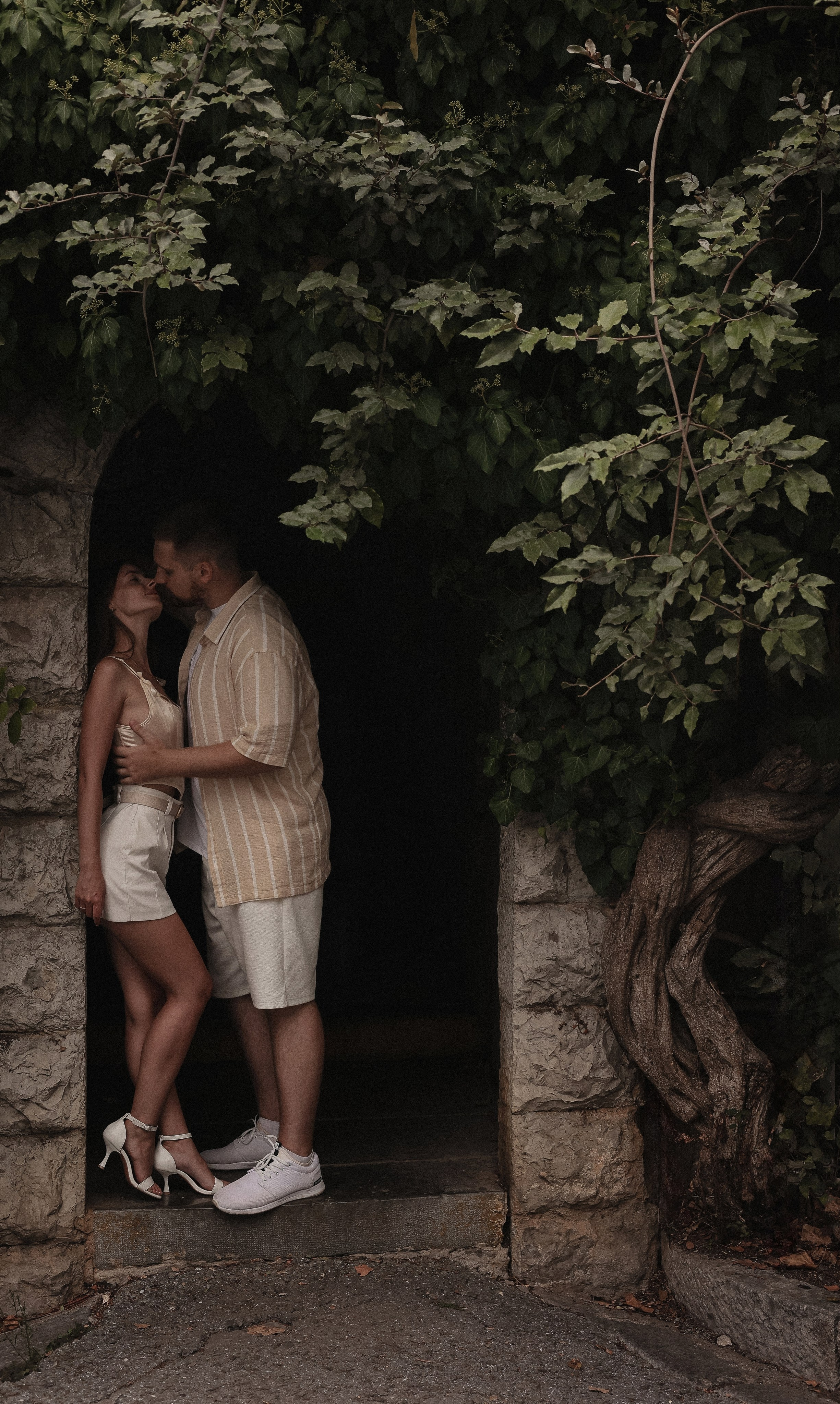 Объятия в листве