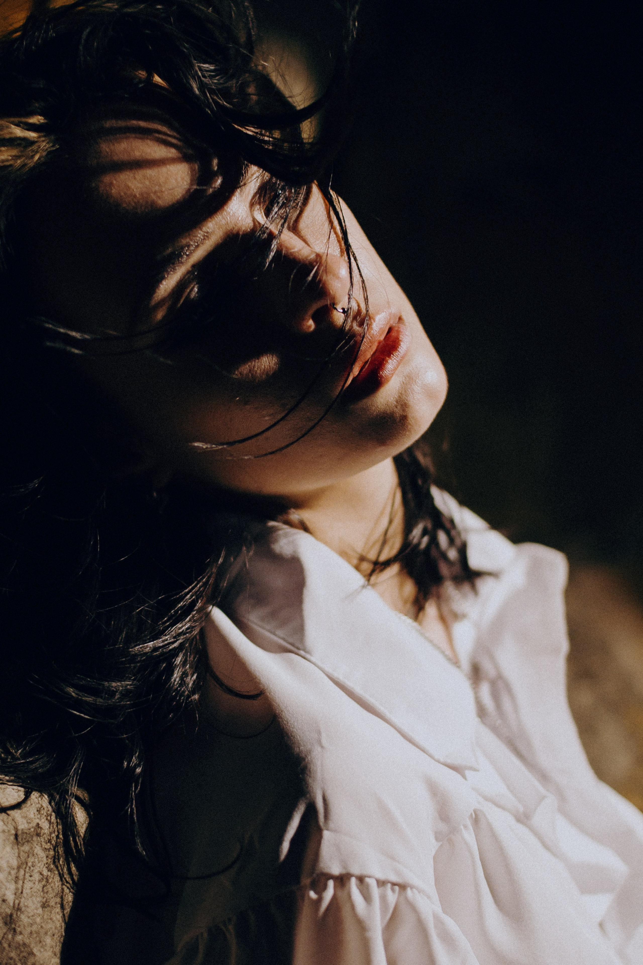 Съёмка у моря с оленьими рогами