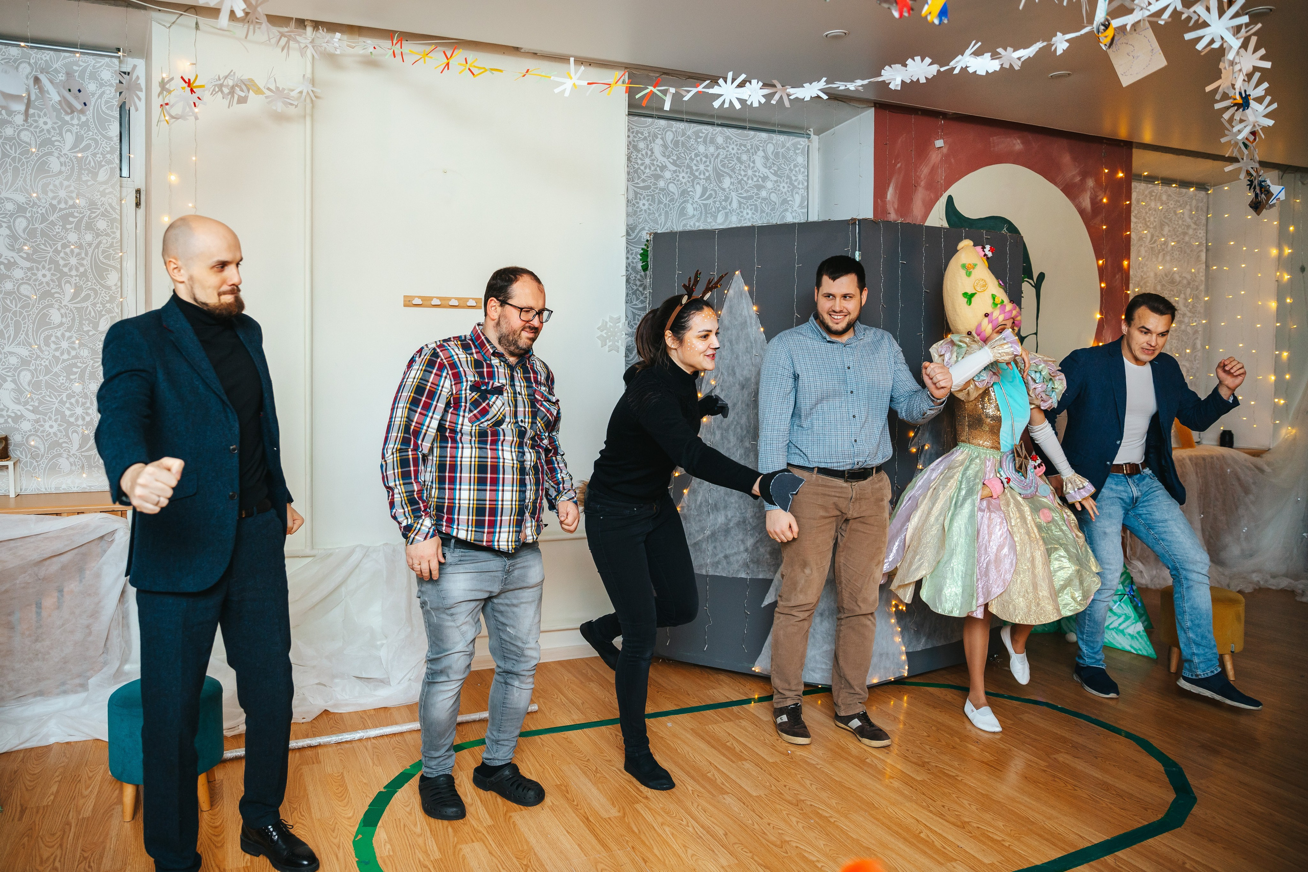 Новогодний утренник в Монтессори-садике. Семейный lifestyle фотограф в Санкт-Петербурге Людмила Пахомова