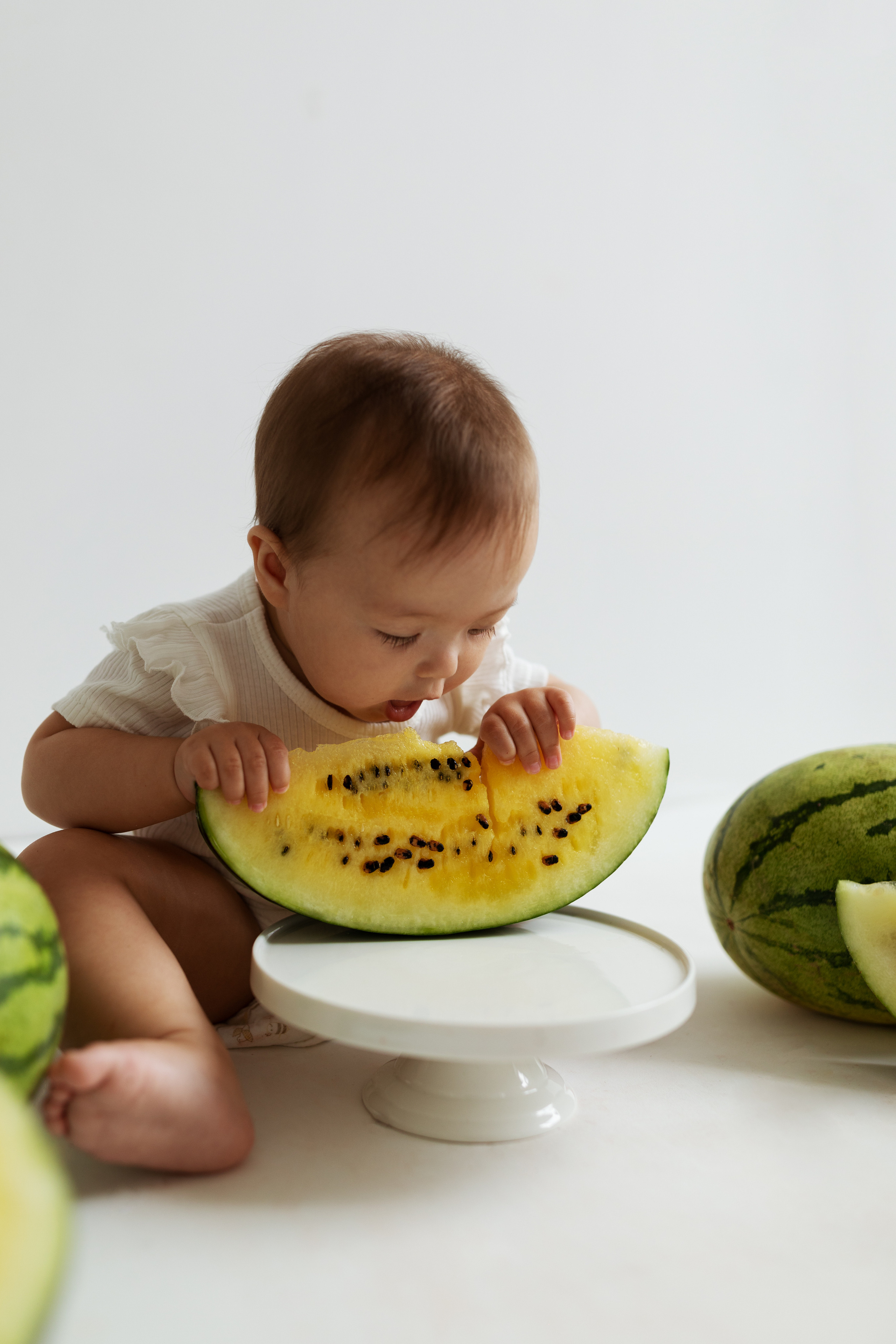 Ева и арбузы. Фотограф на годик Хабаровск Детский и семейный фотограф в Хабаровске Юлия Матвиенко