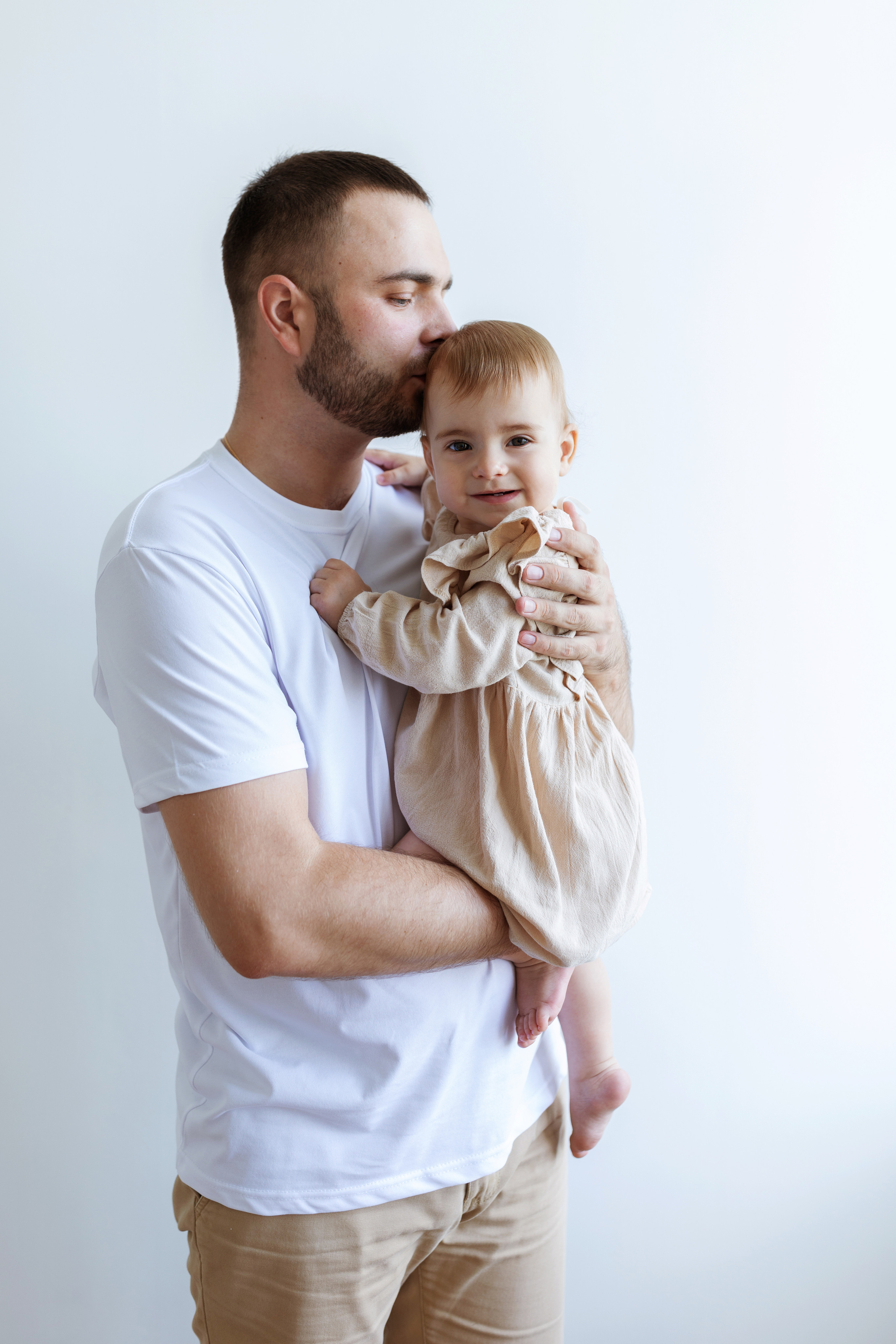 Фотосессия в стиле минимализм в Wood story. Фотограф на годик Хабаровск Детский и семейный фотограф в Хабаровске Юлия Матвиенко