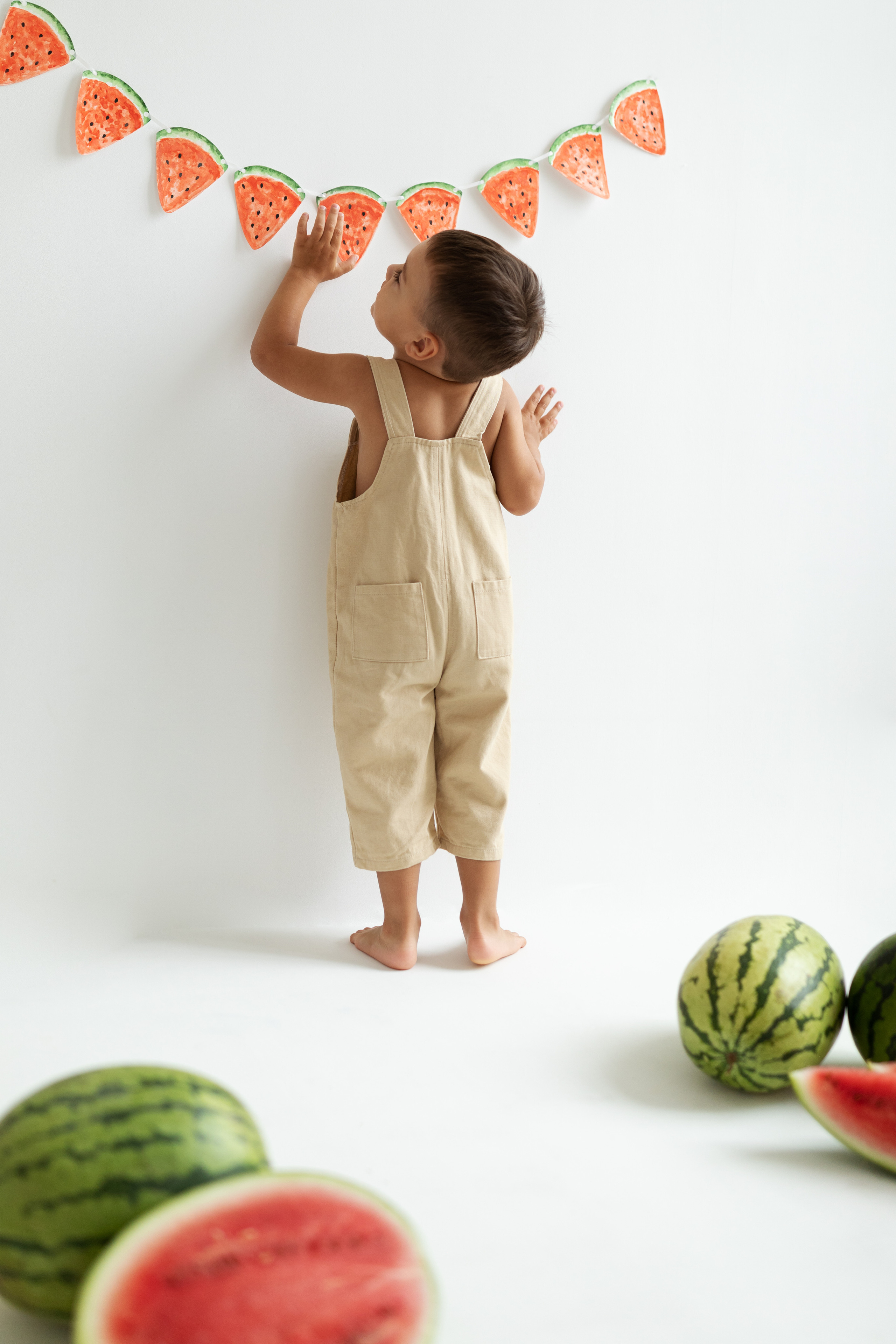 Паша с арбузами на фотодне. Фотограф на годик Хабаровск Детский и семейный фотограф в Хабаровске Юлия Матвиенко