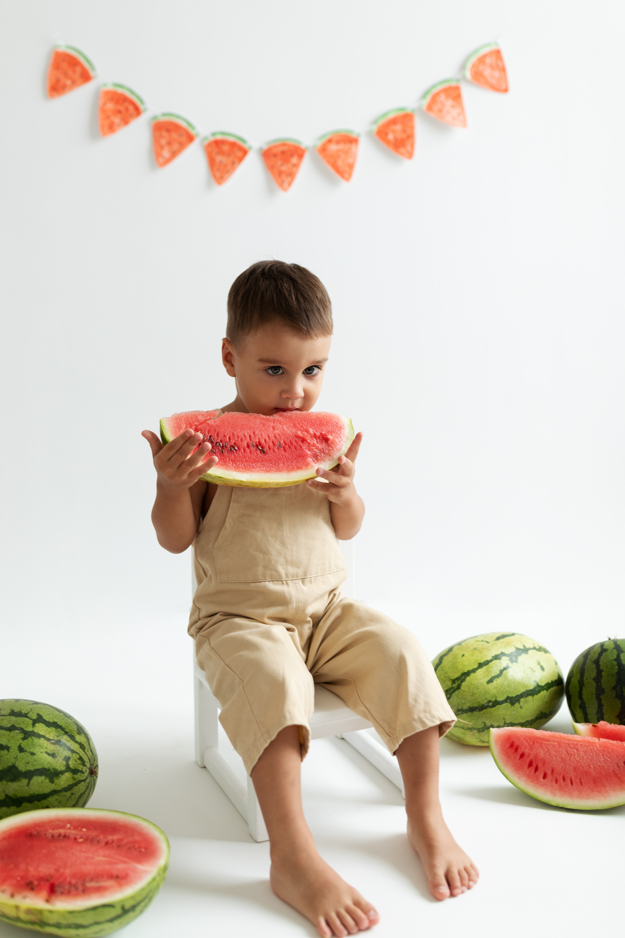 Паша с арбузами на фотодне. Фотограф на годик Хабаровск Детский и семейный фотограф в Хабаровске Юлия Матвиенко