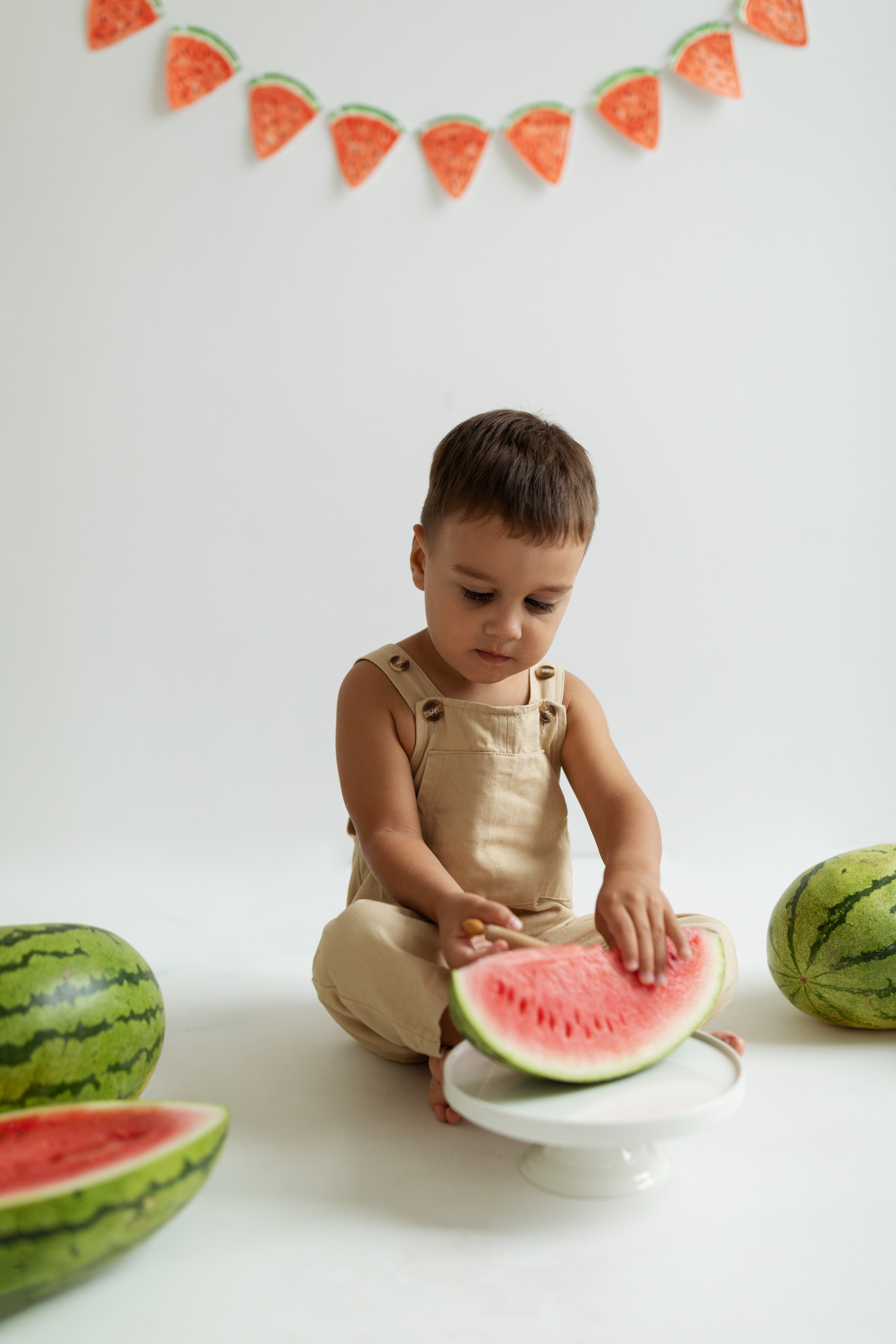 Паша с арбузами на фотодне. Фотограф на годик Хабаровск Детский и семейный фотограф в Хабаровске Юлия Матвиенко