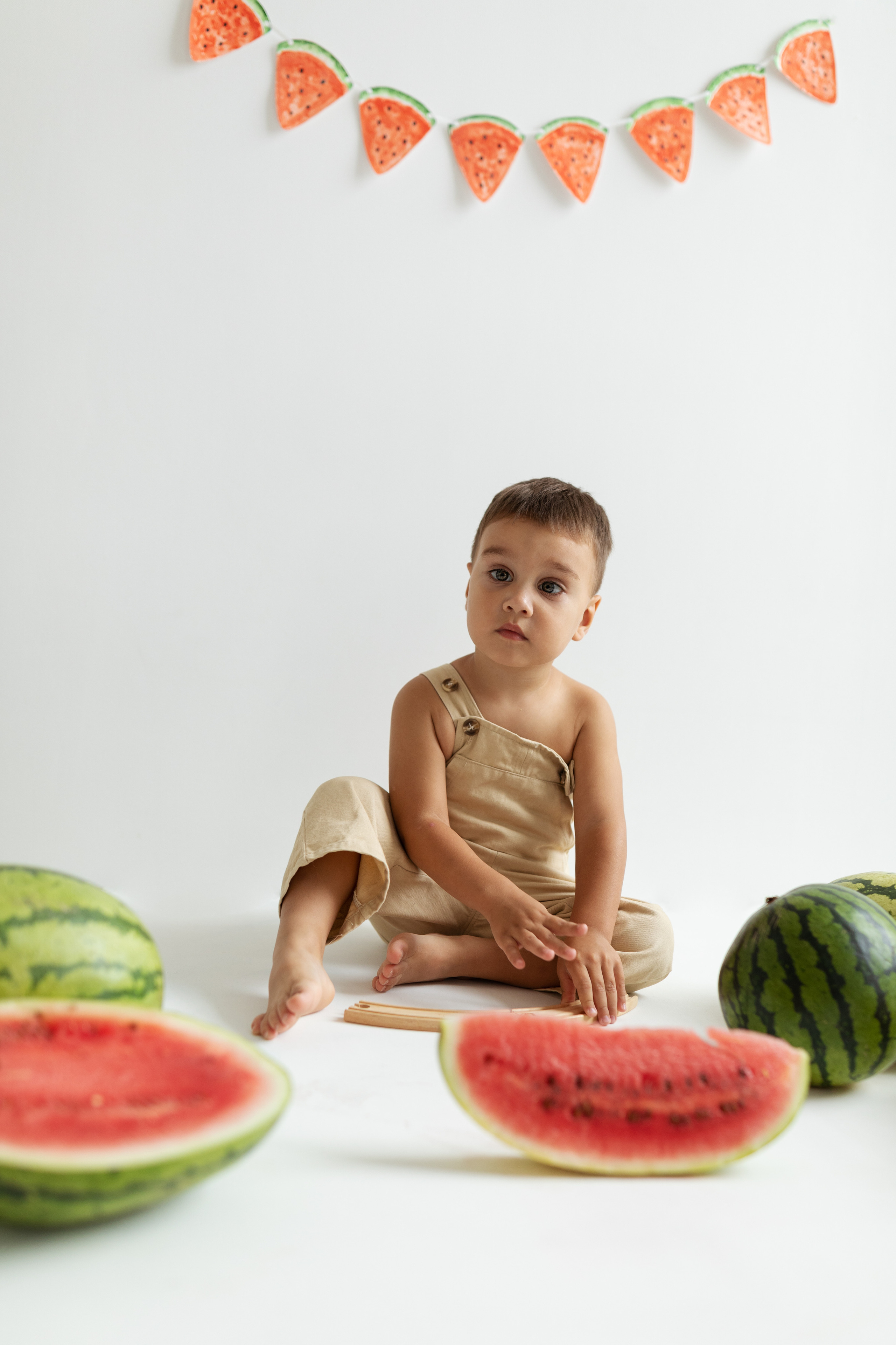 Паша с арбузами на фотодне. Фотограф на годик Хабаровск Детский и семейный фотограф в Хабаровске Юлия Матвиенко