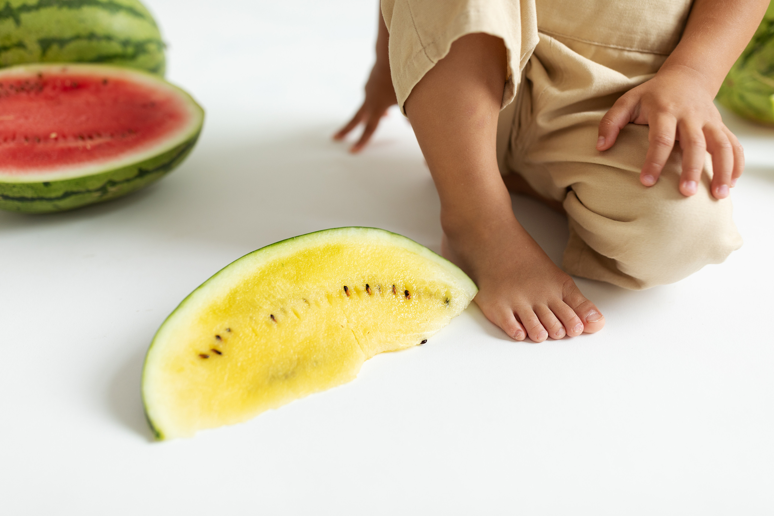 Паша с арбузами на фотодне. Фотограф на годик Хабаровск Детский и семейный фотограф в Хабаровске Юлия Матвиенко