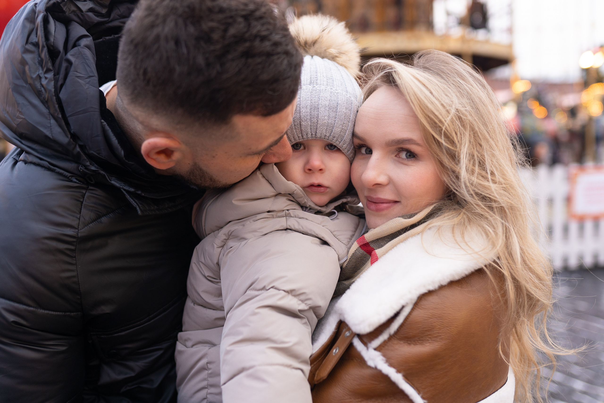 Павел, Егор и Наталия на ГУМ Ярмарке. Свадебный фотограф в Москве Анна Полушина
