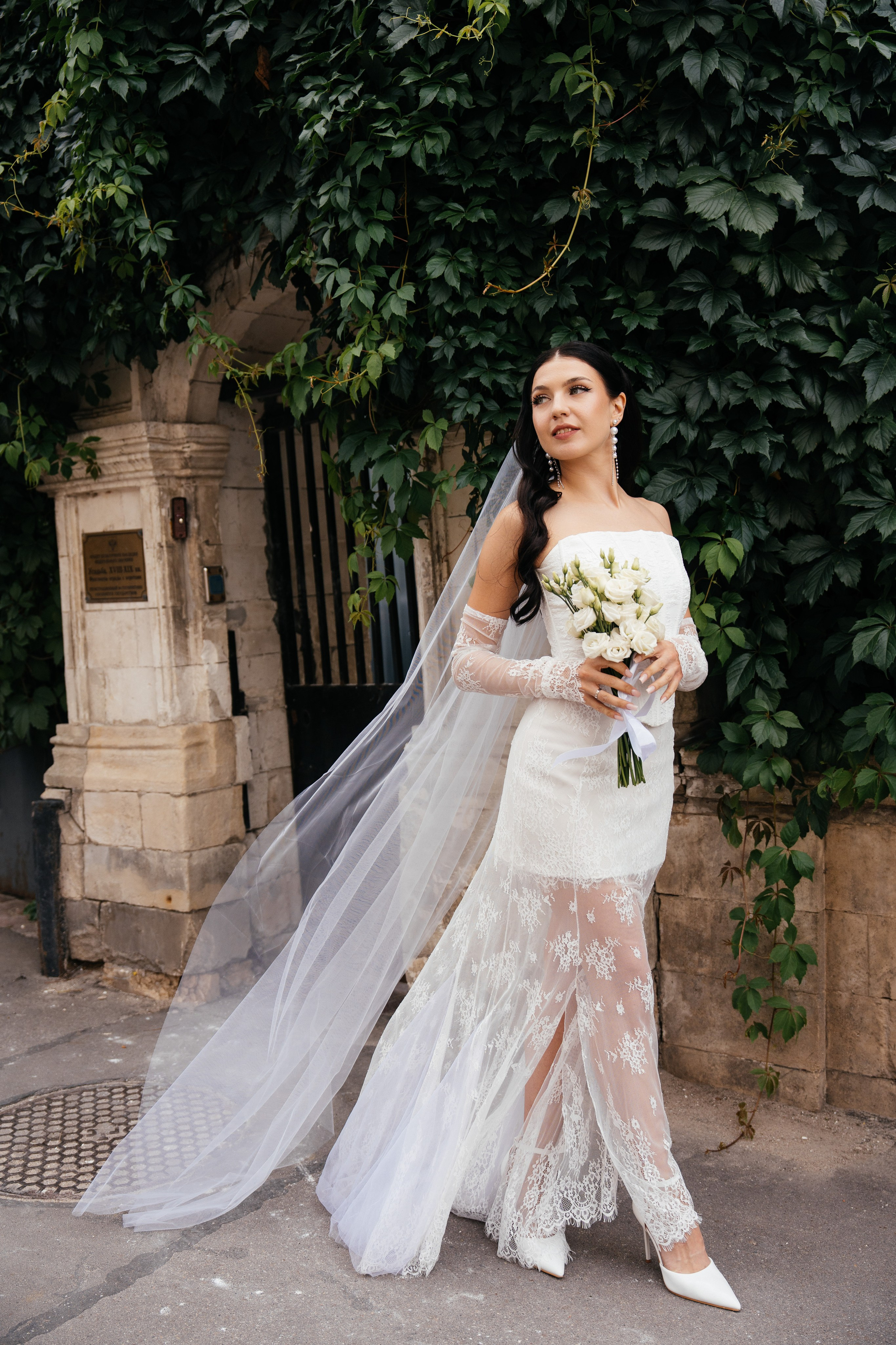 Свадебная фотосессия в Москве у высотки на Котельнической набережной. Свадебный фотограф в Москве Анна Полушина