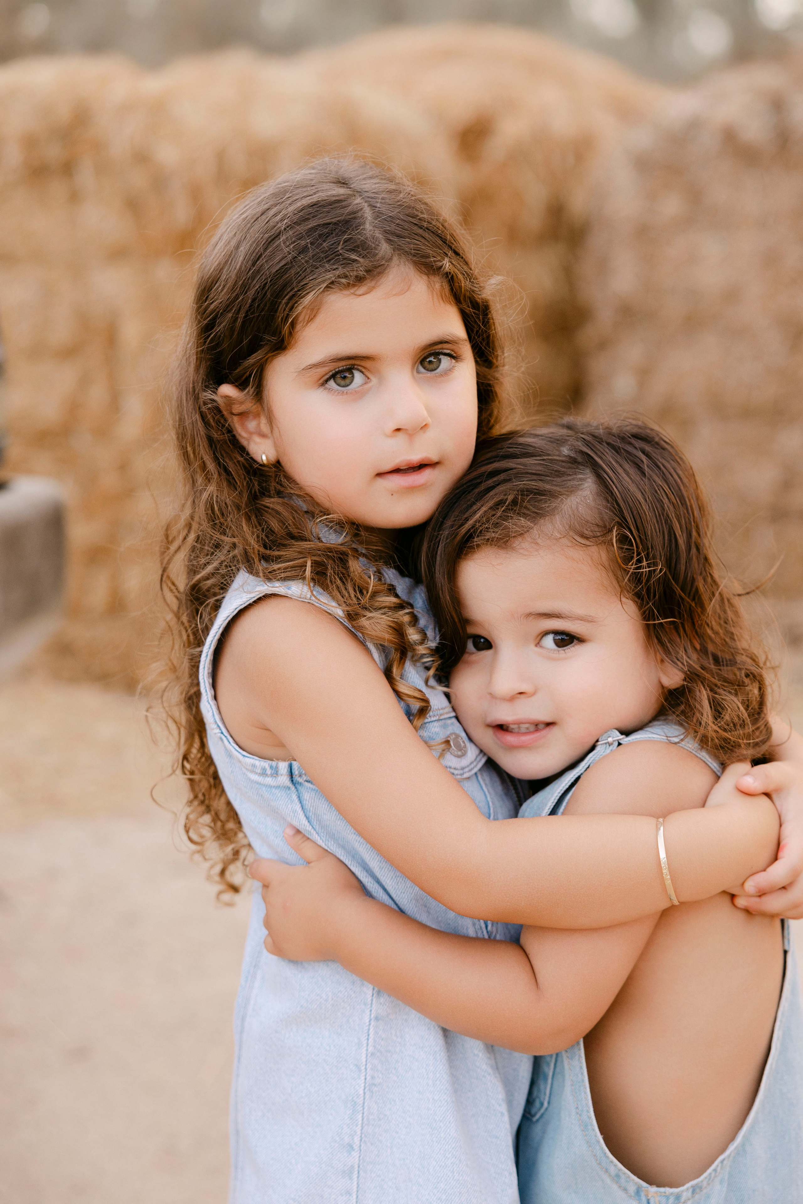 Pregnancy photoshoot at the horse farm. Главная