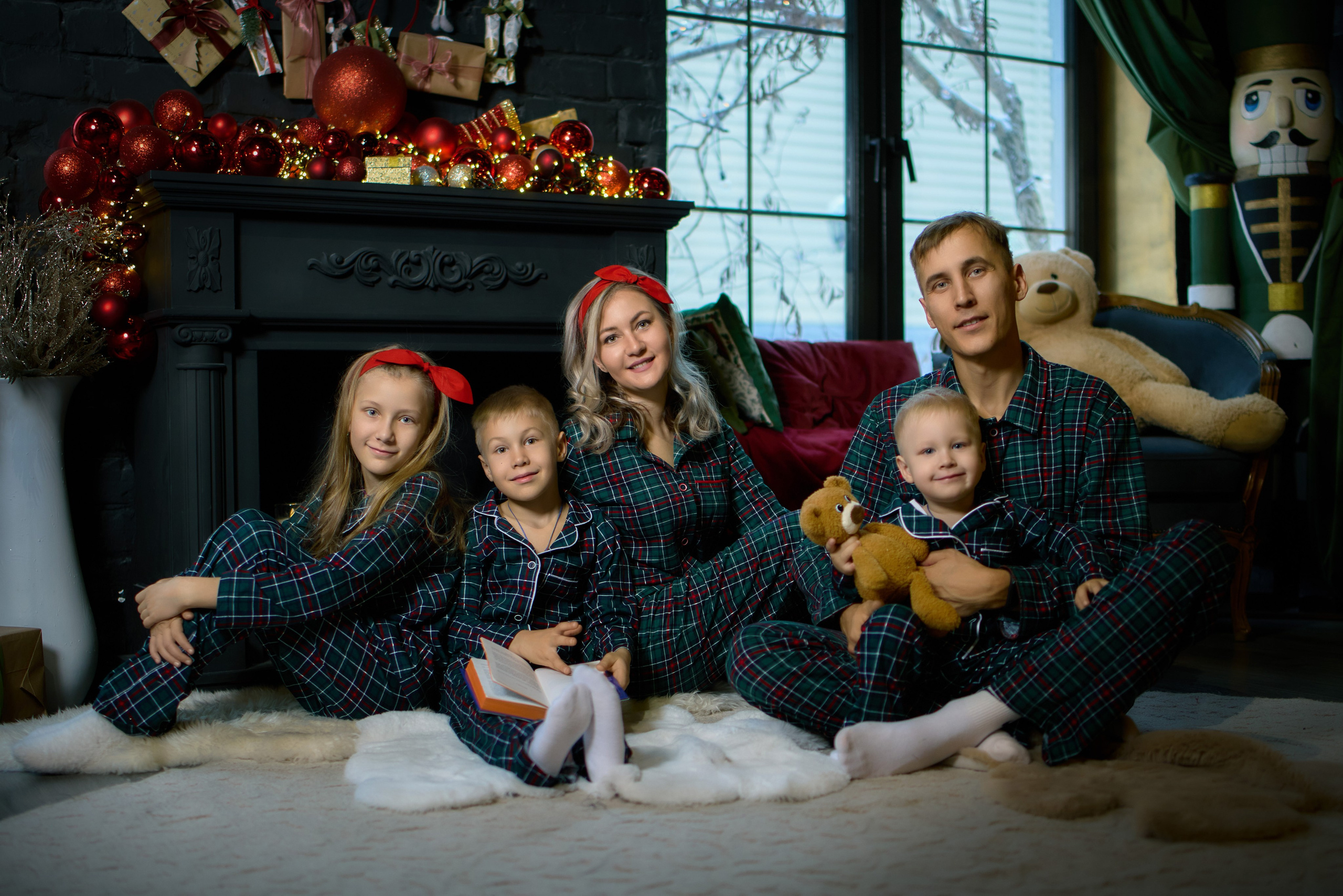Семейная студийная новогодняя фотосессия. Владимир Суздалов (ProMaXe) — Портретный фотограф, тематические фотосессии в Чебоксарах