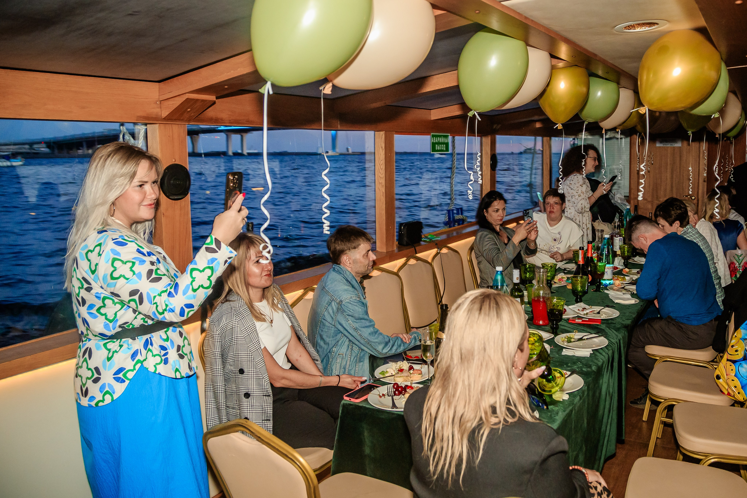 Выпускной на теплоходе. Фотограф в Санкт-Петербурге Чумаков Семен