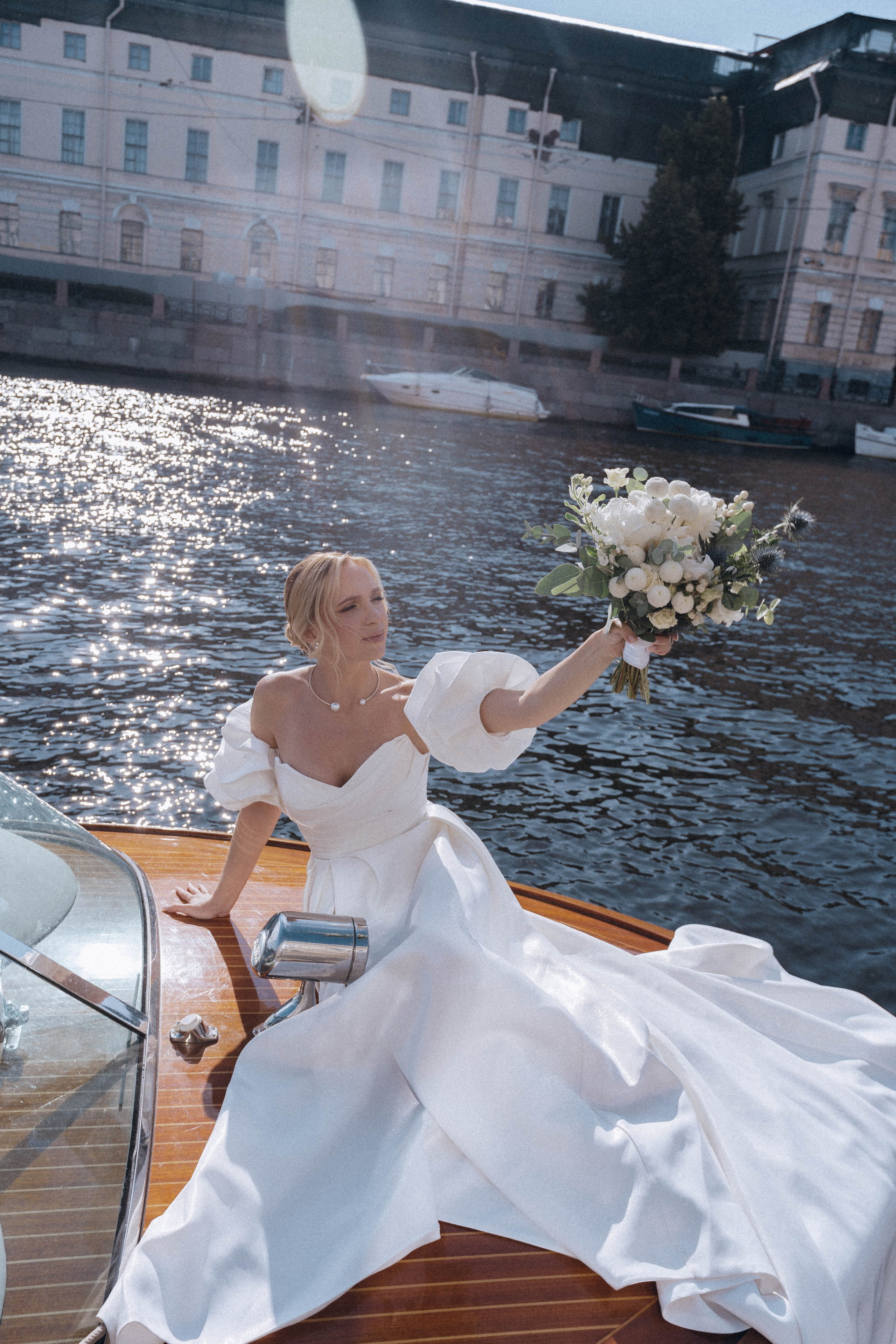 СВАДЕНБНАЯ СЬЕМКА НА КАТЕРЕ ПО КАНАЛАМ САНКТ-ПЕТЕРБУРГА И В АКВАТОРИИ НЕВЫ. Профессиональный фотограф, Санкт-Петербург — Виктория Богомолова
