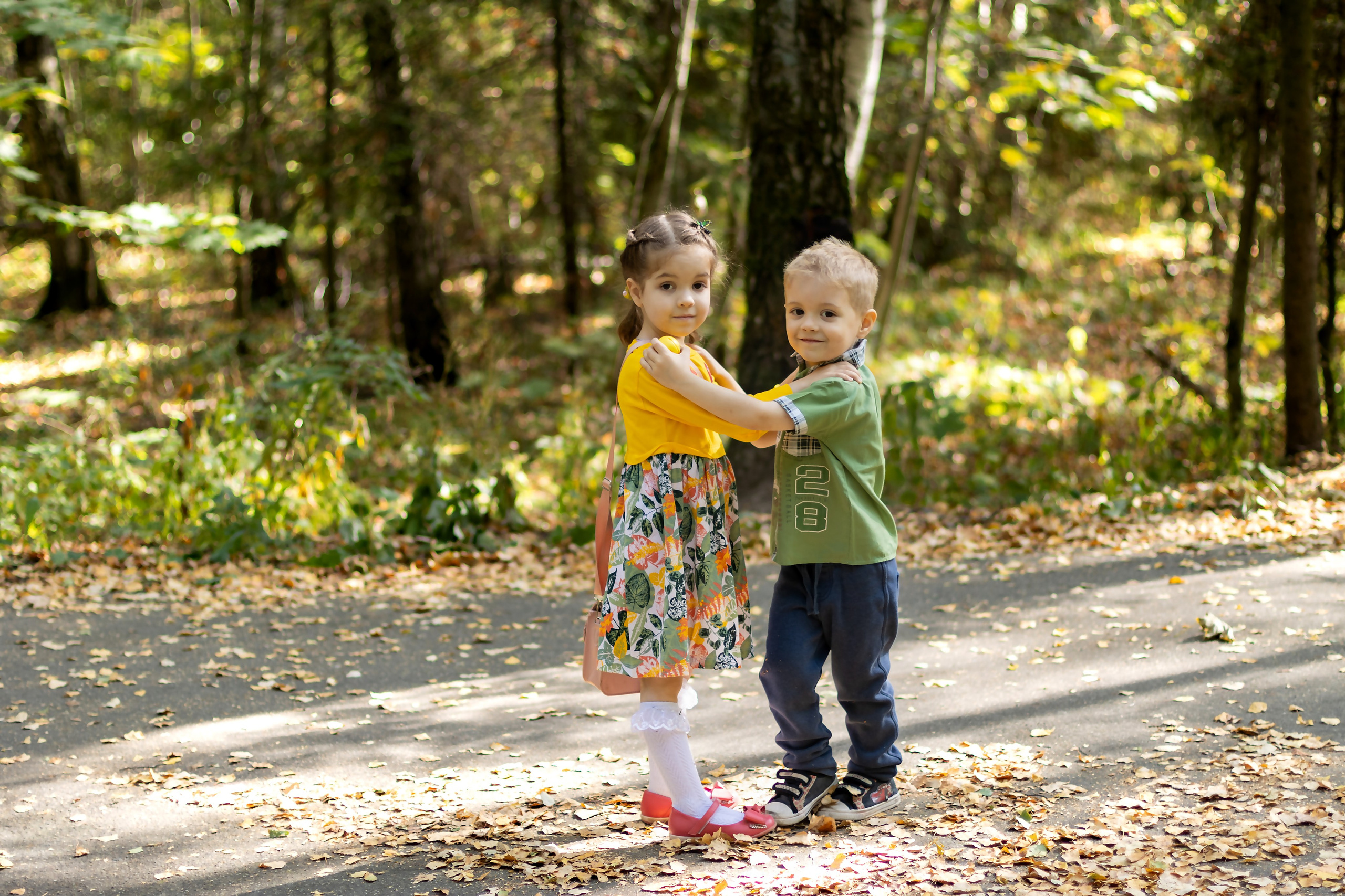Саша и Маша лесная прогулка. Главная
