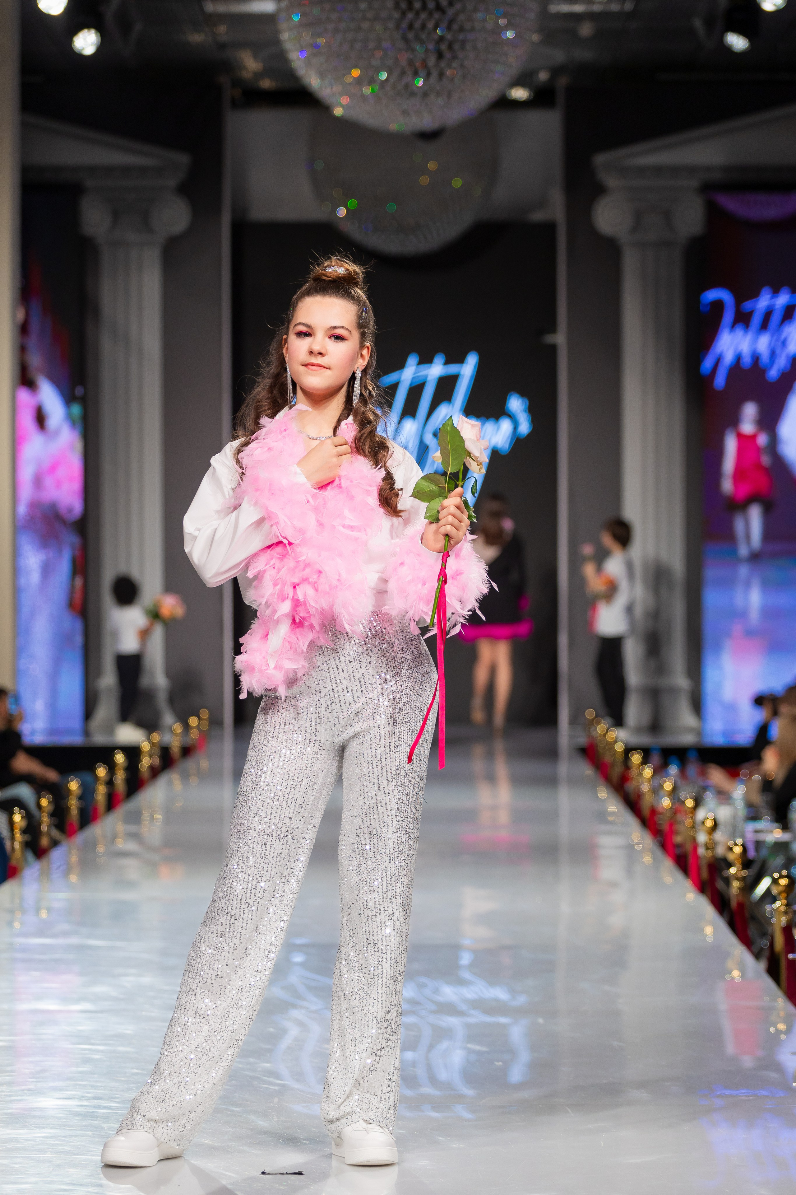 Estet Fashion Week. Photomantis