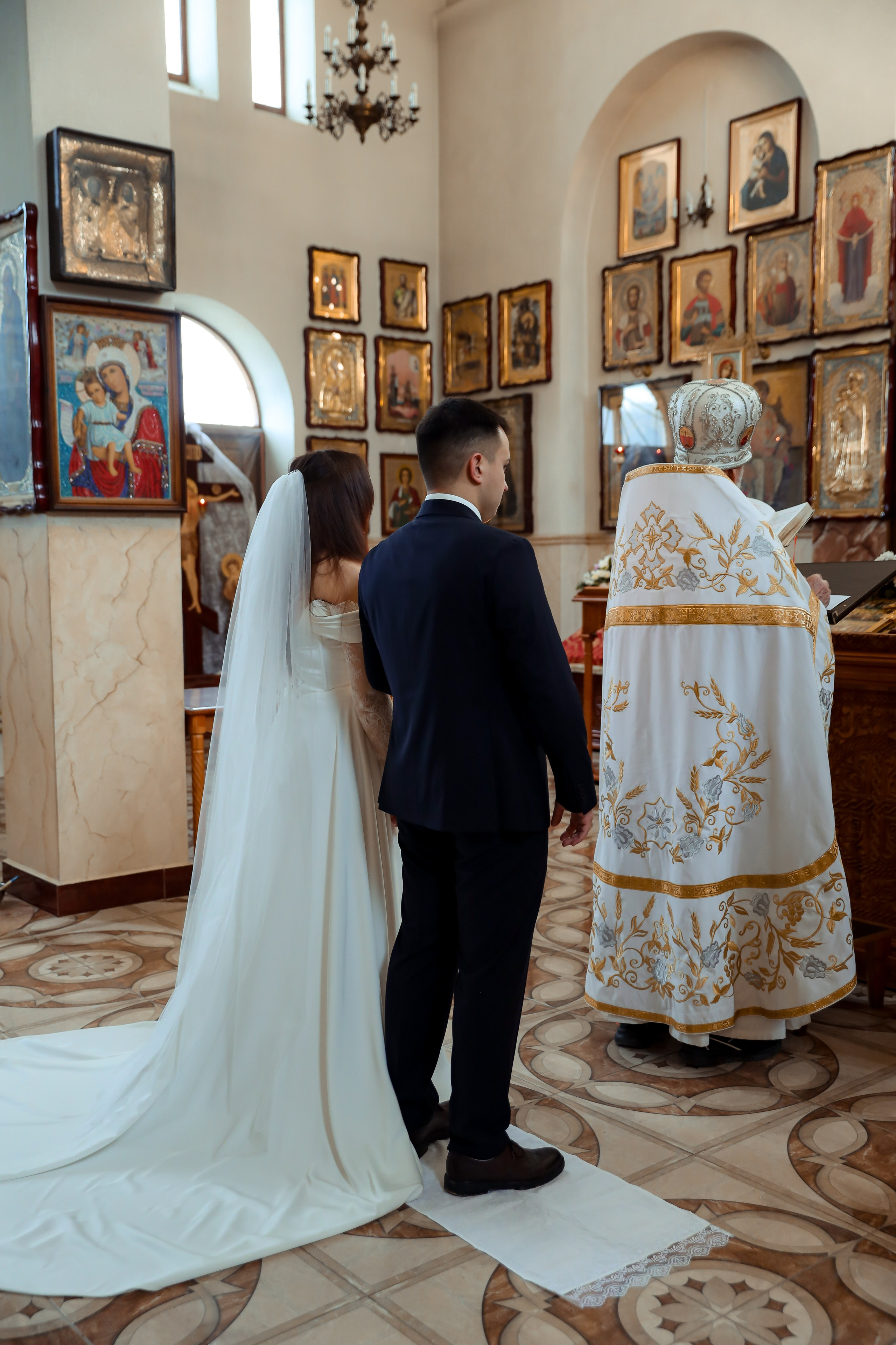 Венчание в церкви в Алуште. Свадебный фотограф в Крыму