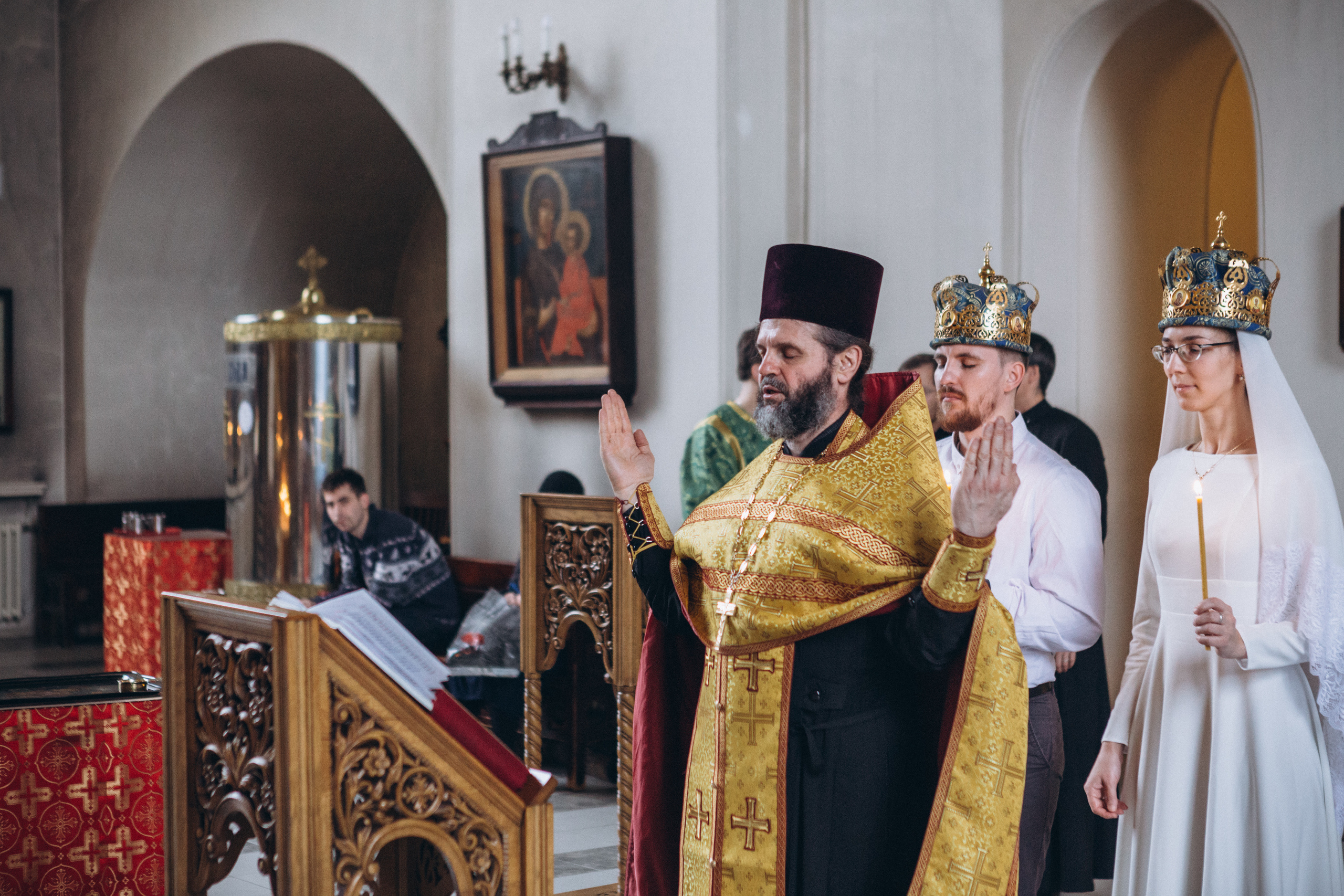 Венчание в Церкви Иконы Божией Матери Казанская на Валаамском подворье. Свадебный и семейный фотограф в Санкт-Петербурге Яцына Юрий. Видеоопер