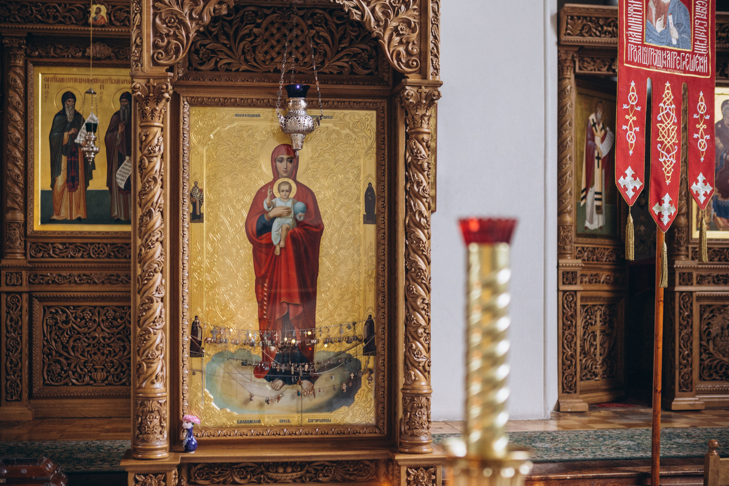 Венчание в Церкви Иконы Божией Матери Казанская на Валаамском подворье. Свадебный и семейный фотограф в Санкт-Петербурге Яцына Юрий. Видеоопер