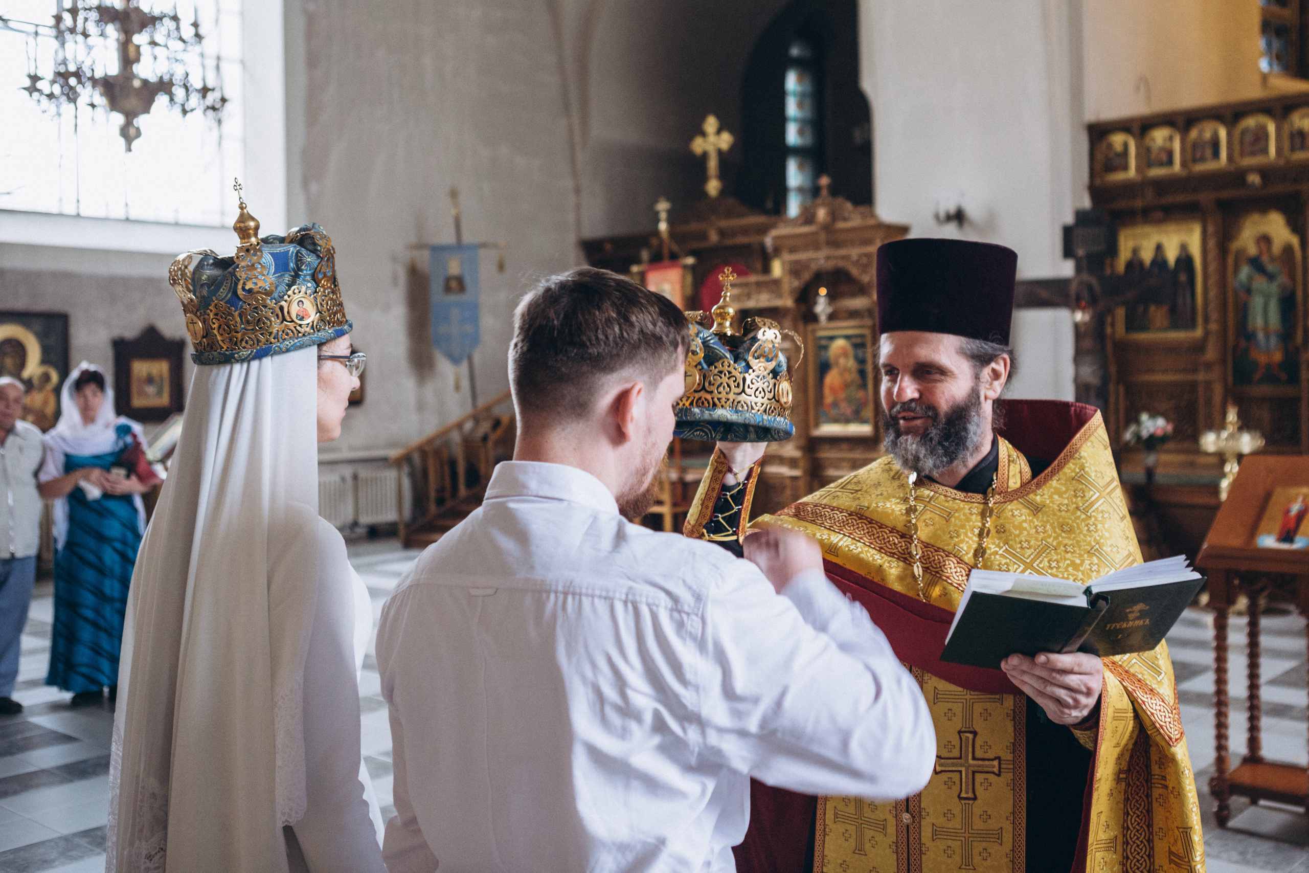 Венчание в Церкви Иконы Божией Матери Казанская на Валаамском подворье. Свадебный и семейный фотограф в Санкт-Петербурге Яцына Юрий. Видеоопер