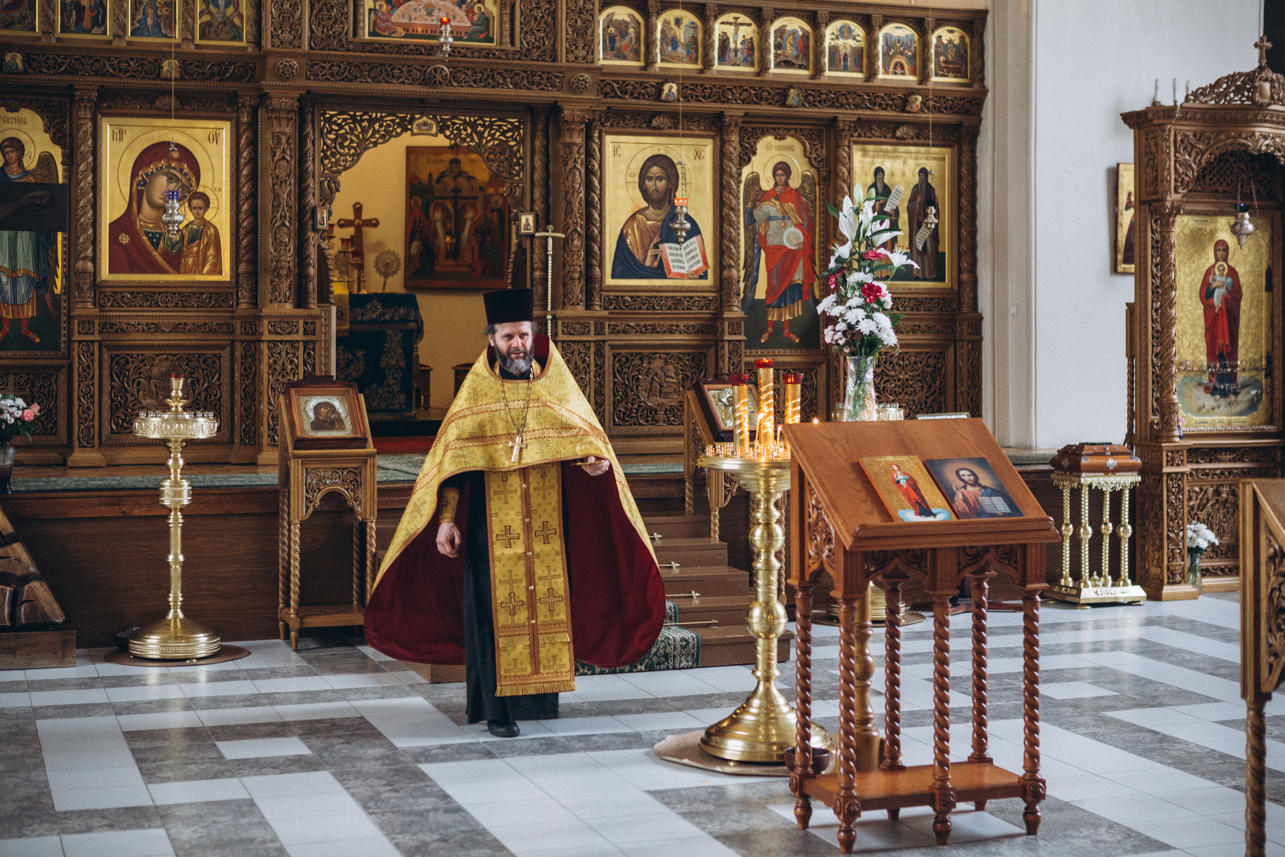 Венчание в Церкви Иконы Божией Матери Казанская на Валаамском подворье. Свадебный и семейный фотограф в Санкт-Петербурге Яцына Юрий. Видеоопер