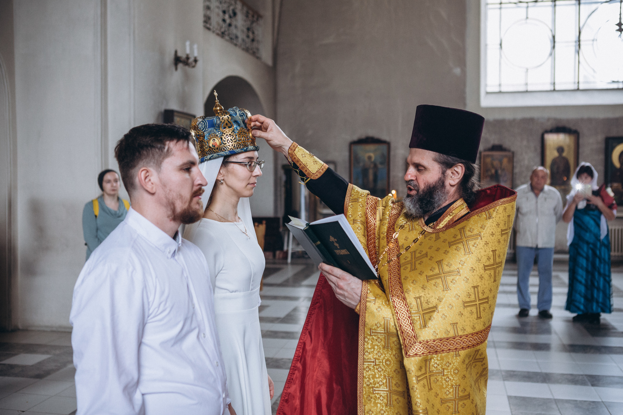 Венчание в Церкви Иконы Божией Матери Казанская на Валаамском подворье. Свадебный и семейный фотограф в Санкт-Петербурге Яцына Юрий. Видеоопер
