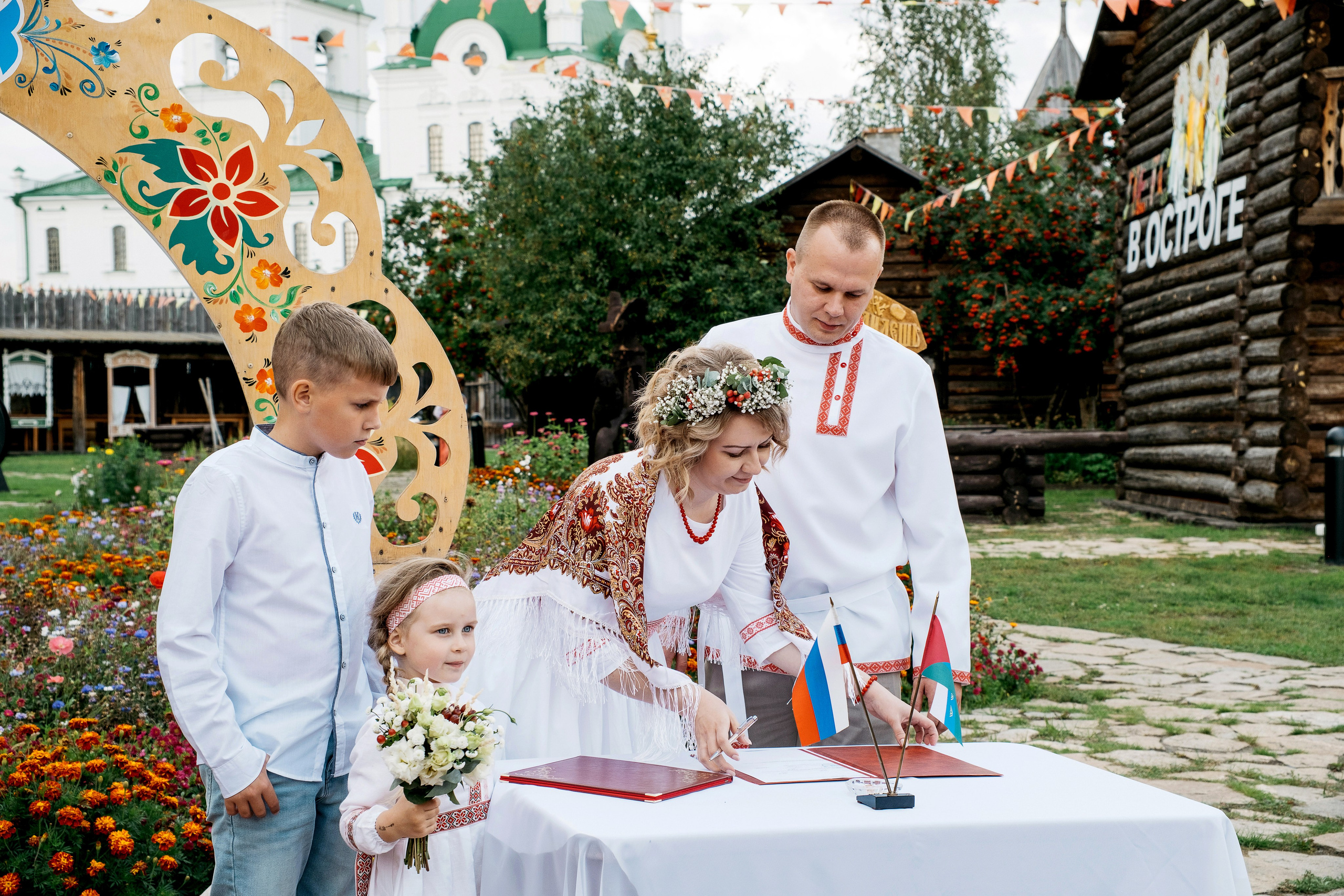 Виктор и Сергей в Остроге. Фотограф и видеограф в Тюмени Анна Жагорина, ваши фото еще не отдавали так быстро!