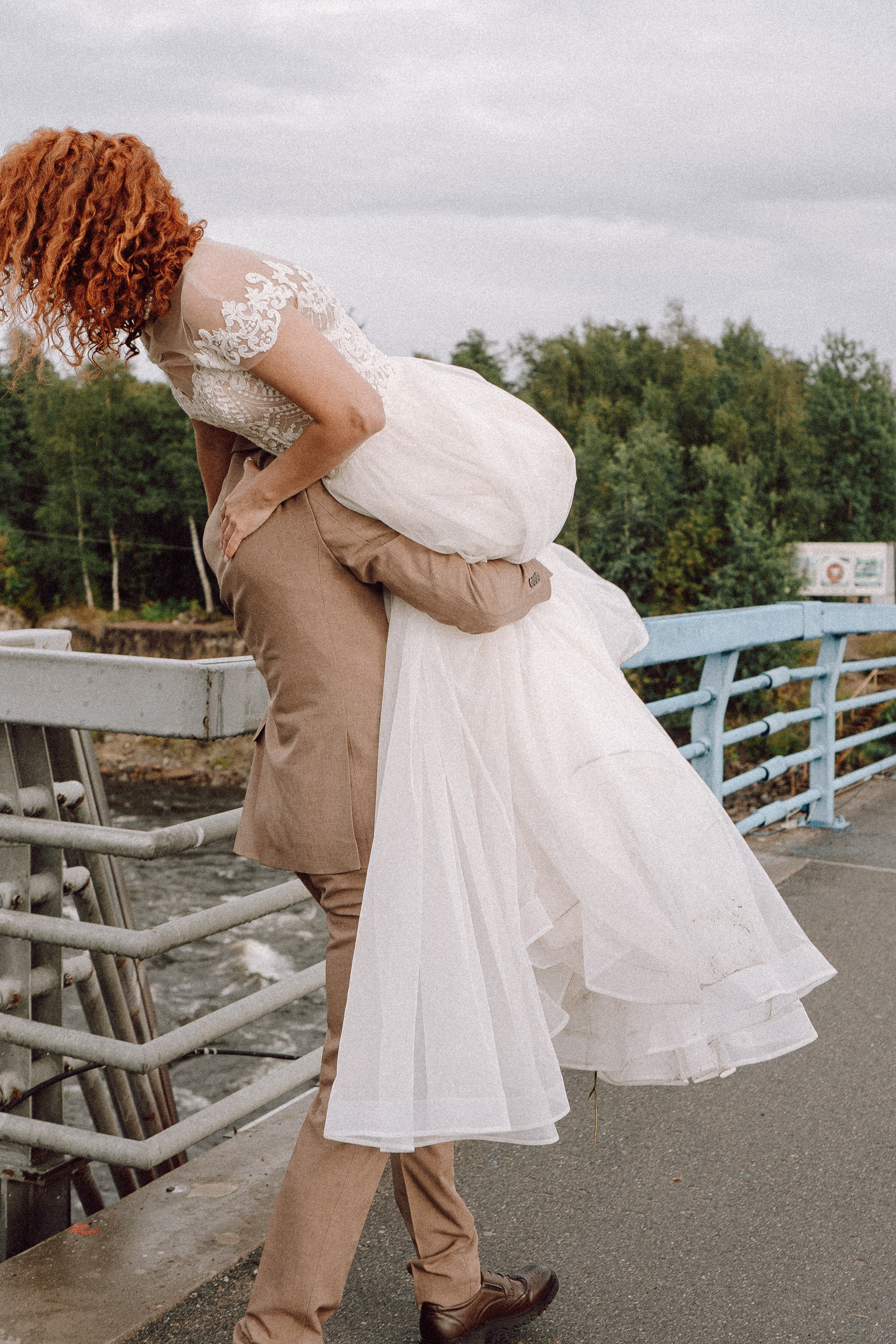 СВАДЕБНАЯ ФОТОСЕССИИЯ ПАРЫ В ГОРОДЕ ПРИОЗЕРСК В СОСНОВОМ ЛЕСУ И С ПИКАПОМ. Профессиональный фотограф, Санкт-Петербург — Виктория Богомолова