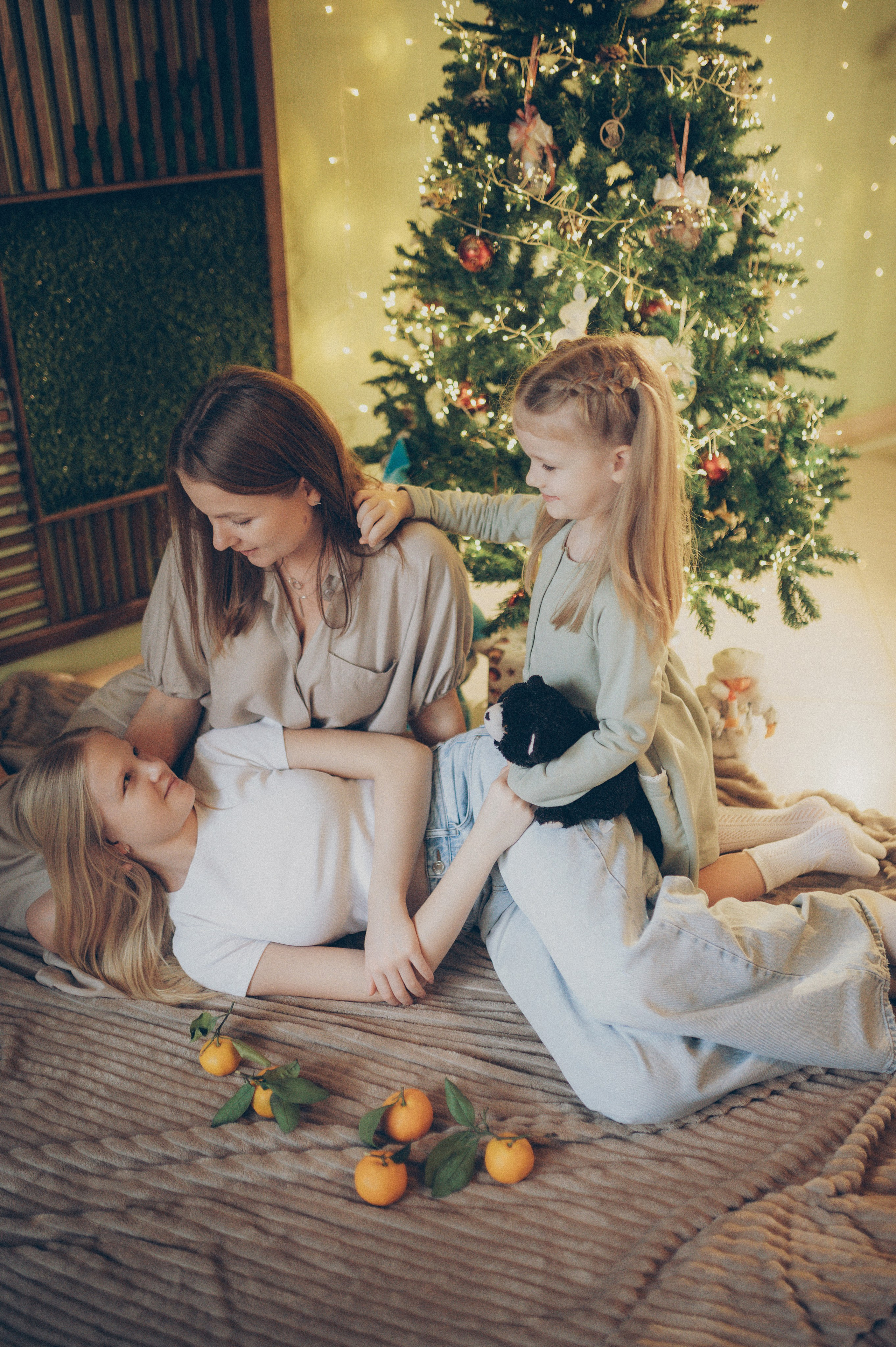 Тася, Соня, Женя и Илья (новогодняя домашняя). Фотограф, г. Лесной Свердловской области