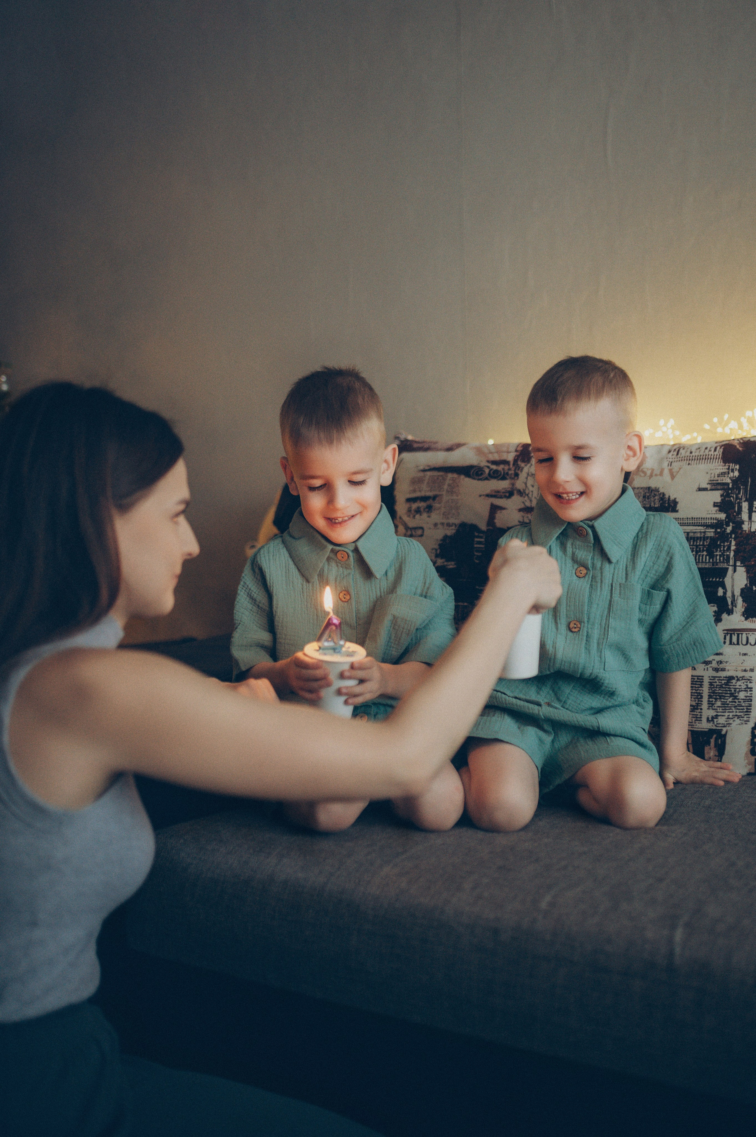 Миша и Тимофей (новогодняя домашняя). Фотограф, г. Лесной Свердловской области