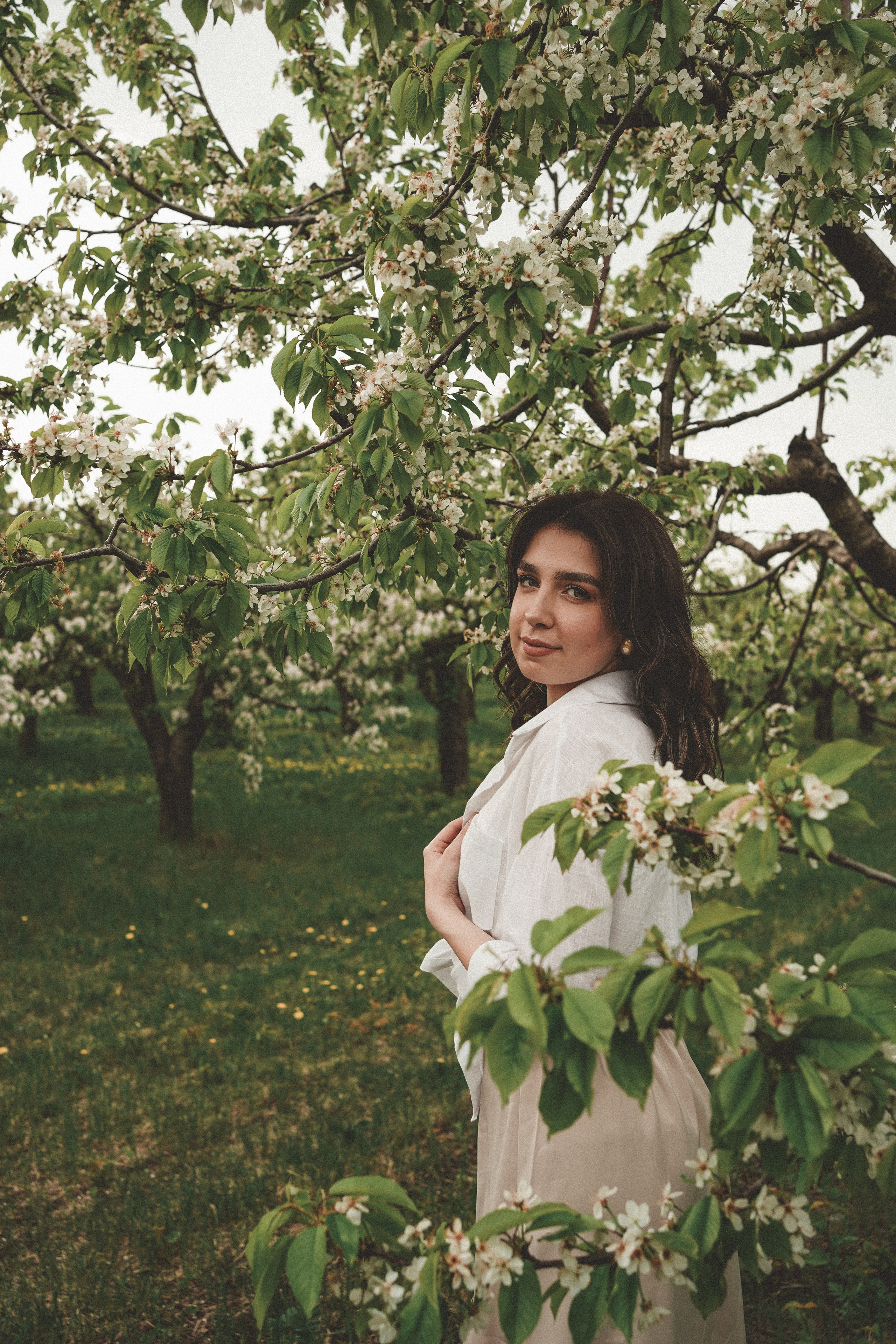 Фотосессия в цветущем саду в пос. Мускатный. Фотограф Ростов-на-Дону. Свадебный фотограф в Ростове-на-Дону. Таинство Крещения и Венчания, семейные фотосессии. Алёна Чёботова