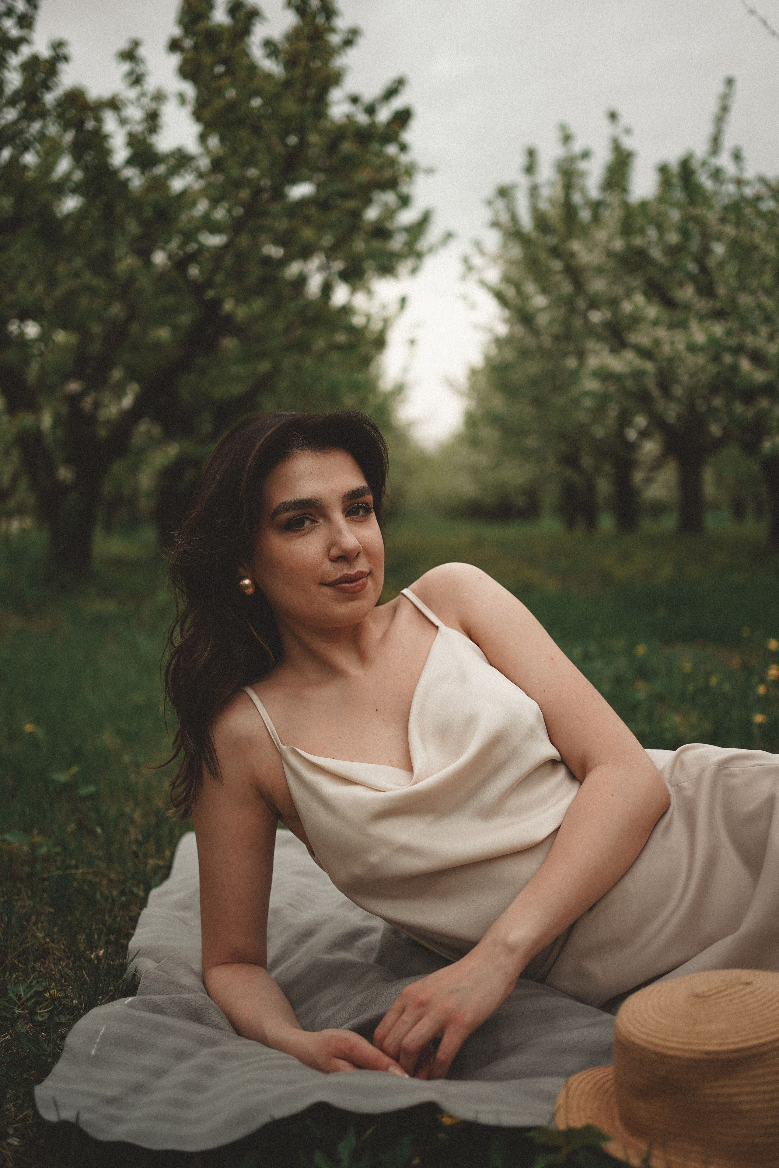 Фотосессия в цветущем саду в пос. Мускатный. Фотограф Ростов-на-Дону. Свадебный фотограф в Ростове-на-Дону. Таинство Крещения и Венчания, семейные фотосессии. Алёна Чёботова