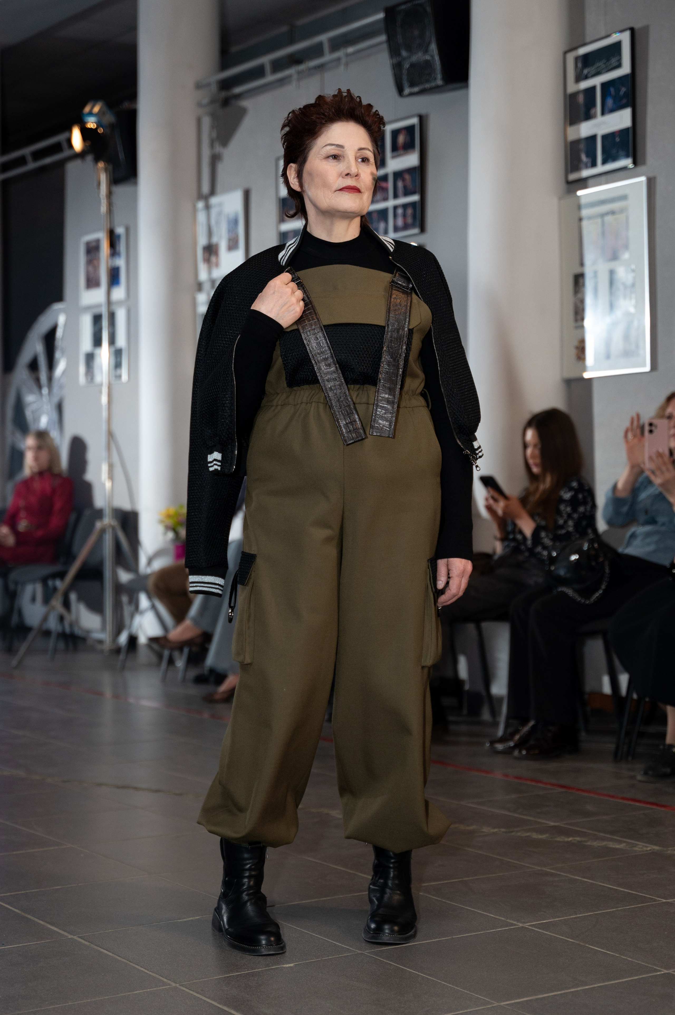 Закрытый показ милитари «Своя трансформация» дизайнера Юлии Бойченко | 24.04.2025. Фотограф в Омске Елизавета Кириллова