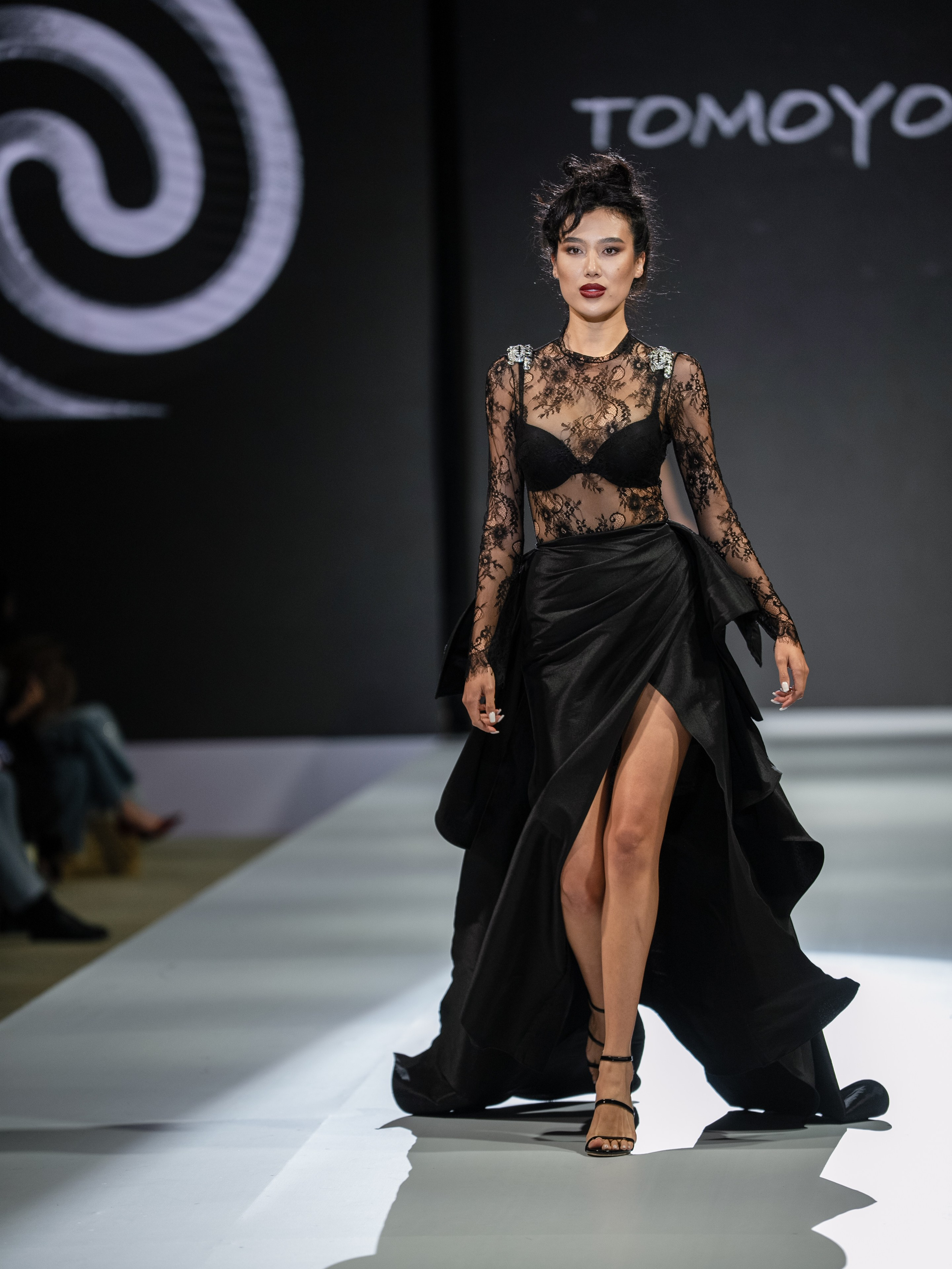 Eurasia Fashion Week Tomoyov. Сайт Алматинского НЮ АРТ, будуар и фэшн фотографа Дениса Карпенко