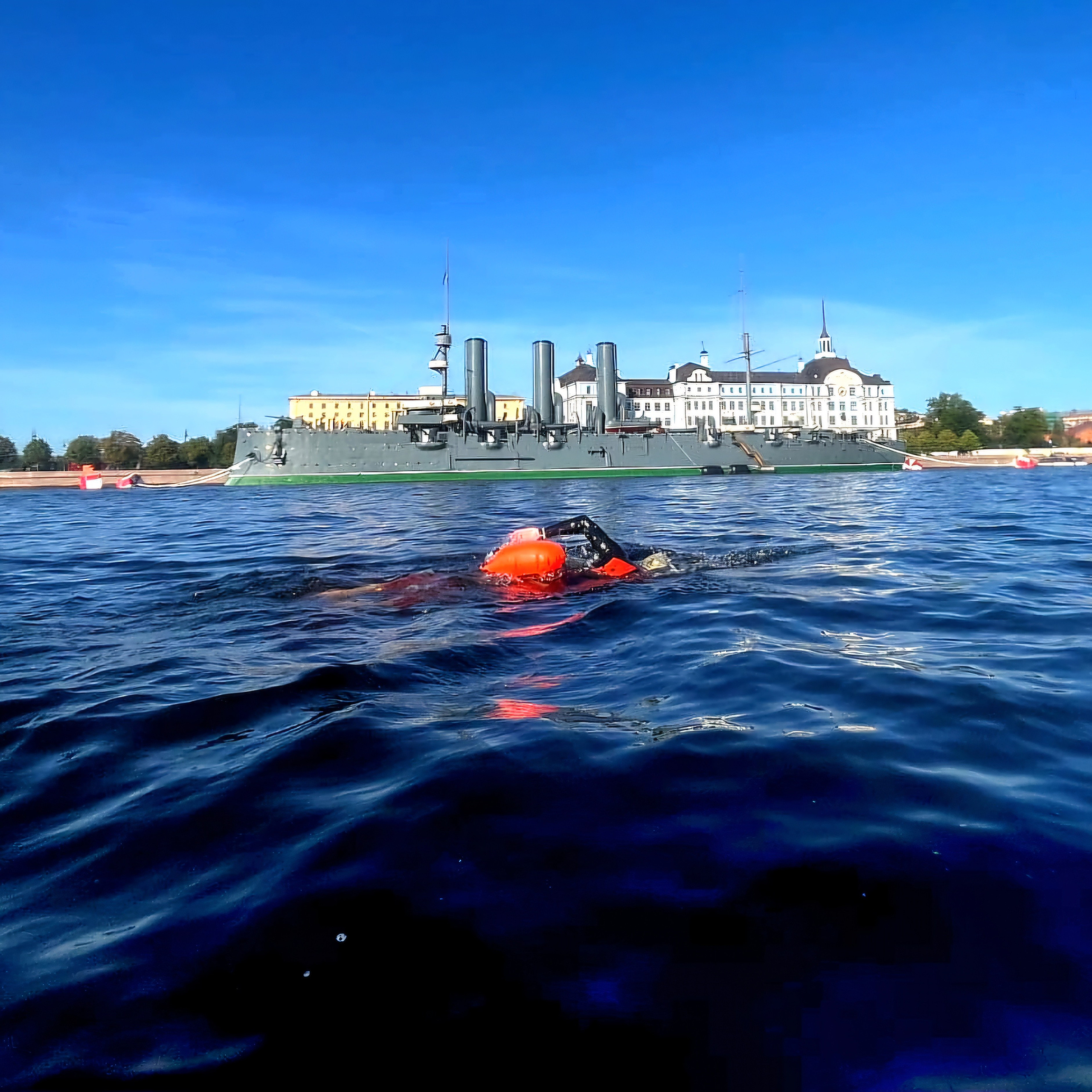 Елизавета еще успевала снять видео и фото