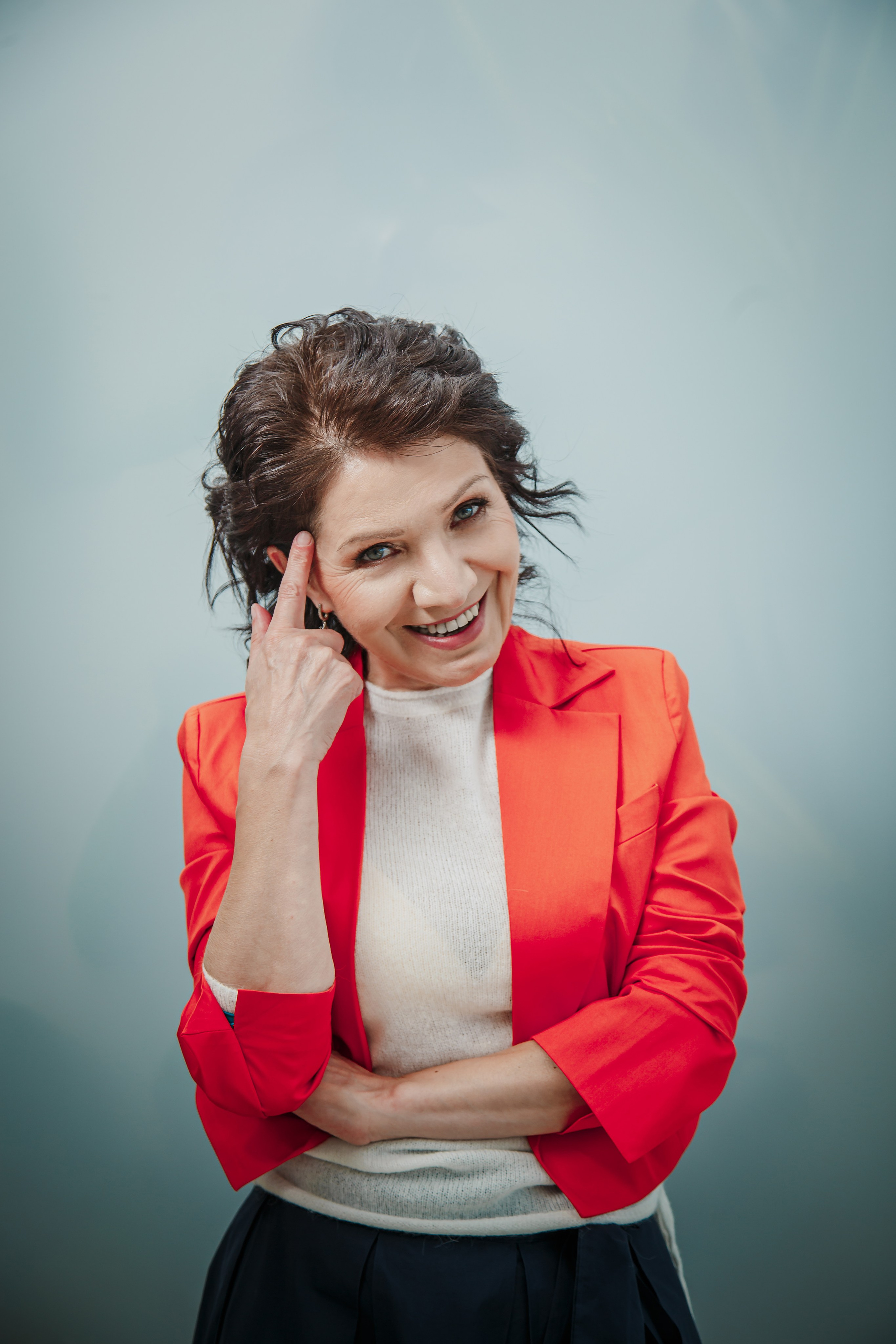 Женский коуч в светлой студии — брендовая фотосессия в Москве, Портрет женского коуча в деловом образе — фотосессия для личного бренда, Фотосессия для эксперта в офисной локации студии Москва, Женский коуч в повседневном образе — контент для соцсетей, Профессиональный бренд-фотограф в Москве — женский коуч, Образ женского коуча для сайта и продвижения в соцсетях, Разнообразные образы на брендовой фотосессии для эксперта, Светлая студия с офисными локациями — фотосессия для коуча, брендовая фотосессия для эксперта, фотосессия для женского коуча, бренд-фотограф Москва, фотосессия личный бренд, фотосессия для сайта, фотосессия для соцсетей, фотосессия для продвижения, фотосессия в студии Москва, фотосессия для эксперта Москва, профессиональная фотосессия для коуча. Катерина Сысуева, Рина Сысуева, rina_sphoto